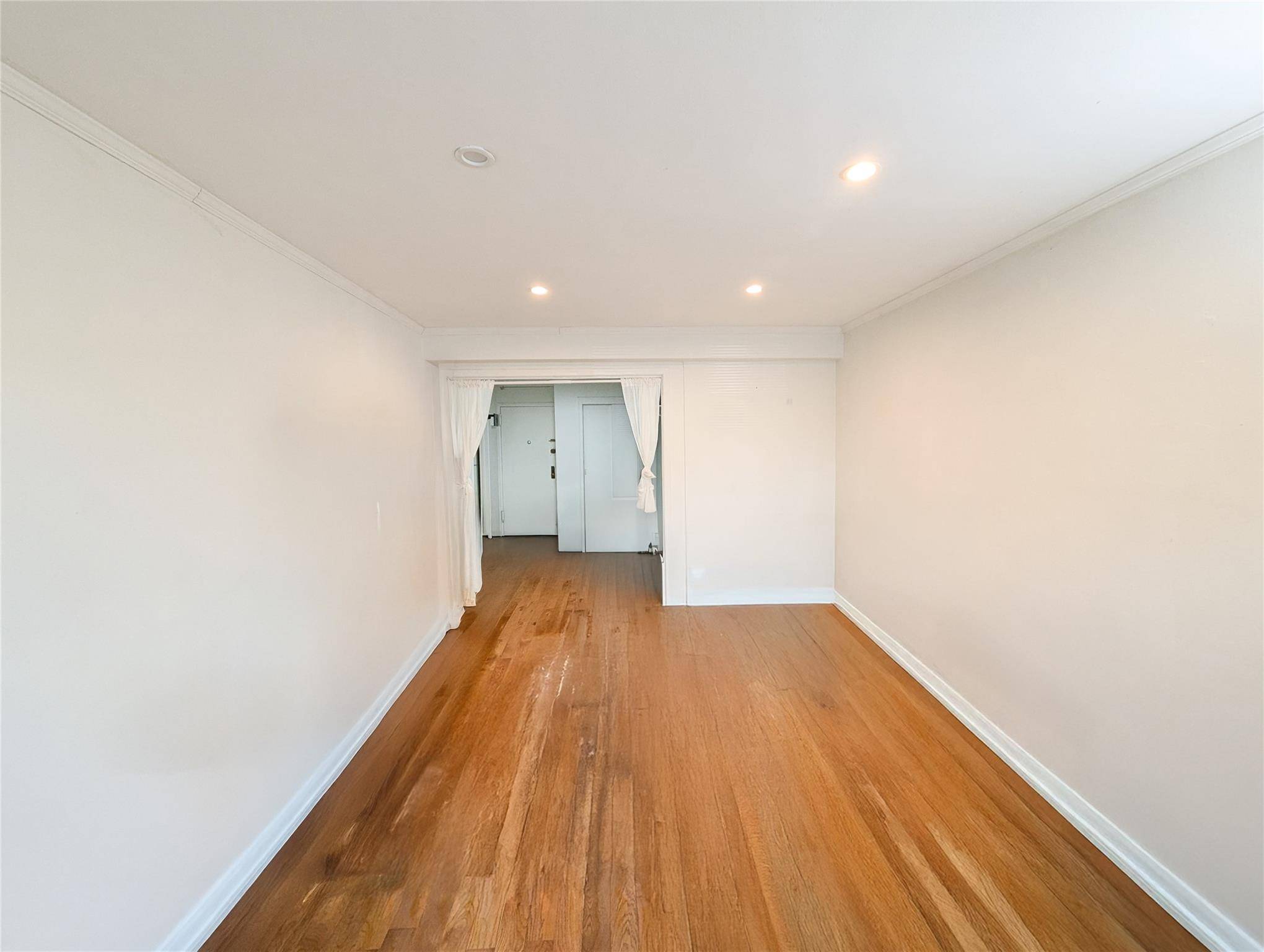 Oakland Gardens, NY 11364,75-50 Bell BLVD #1G