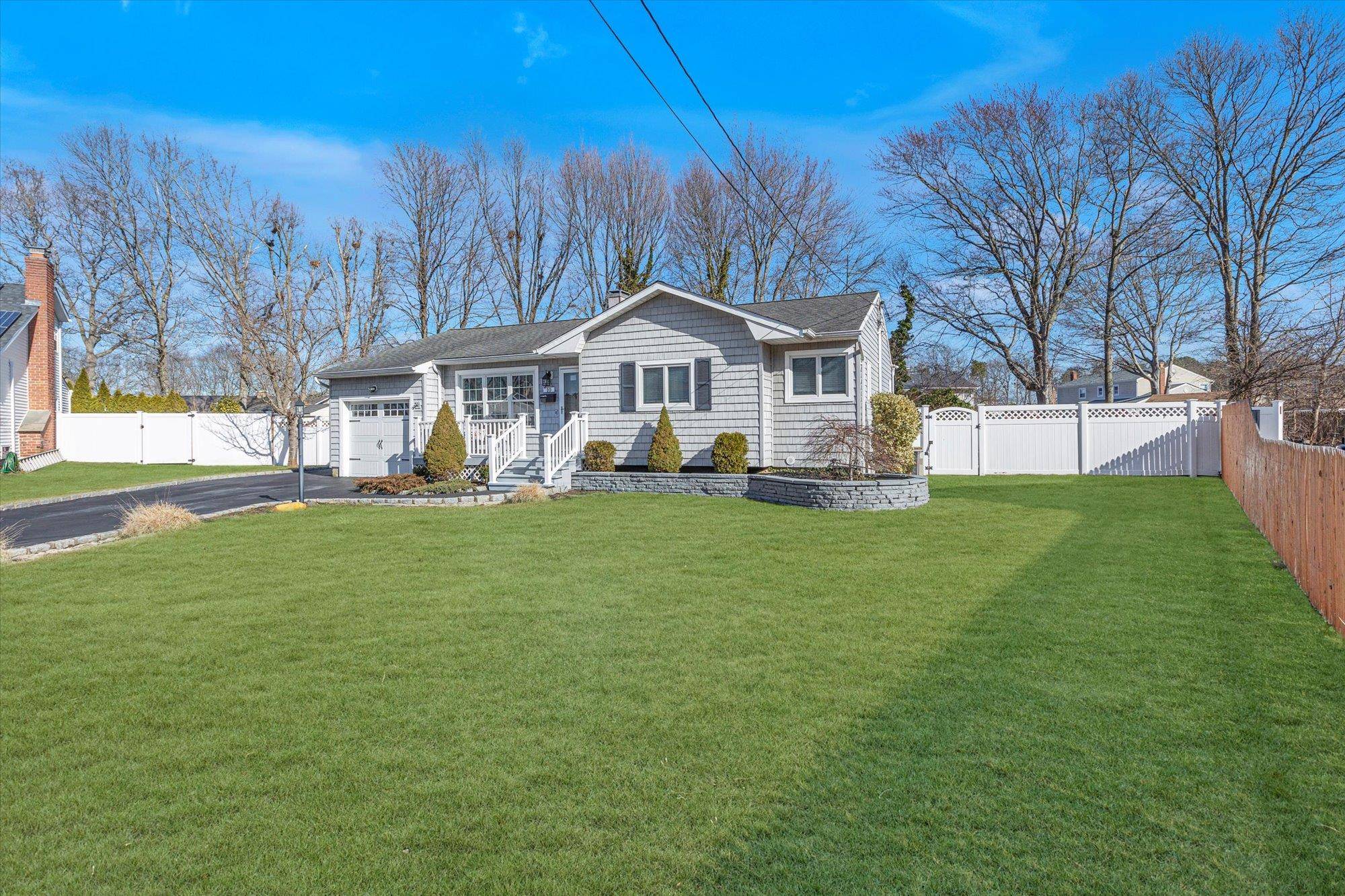 Bayport, NY 11705,10 Cinque CT