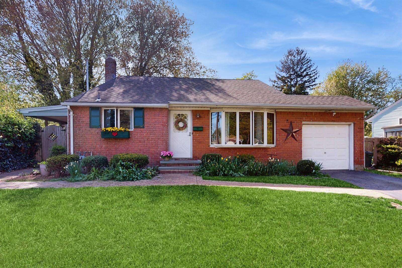 Huntington Station, NY 11746,17 Longley PL