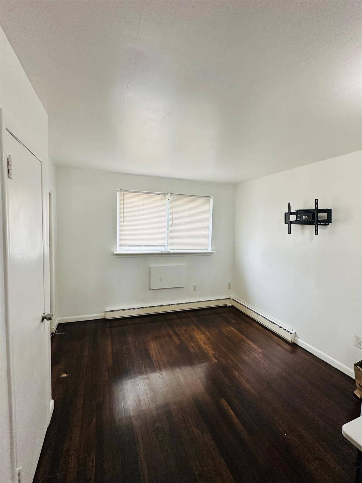 Bronx, NY 10465,206 Balcom AVE #208
