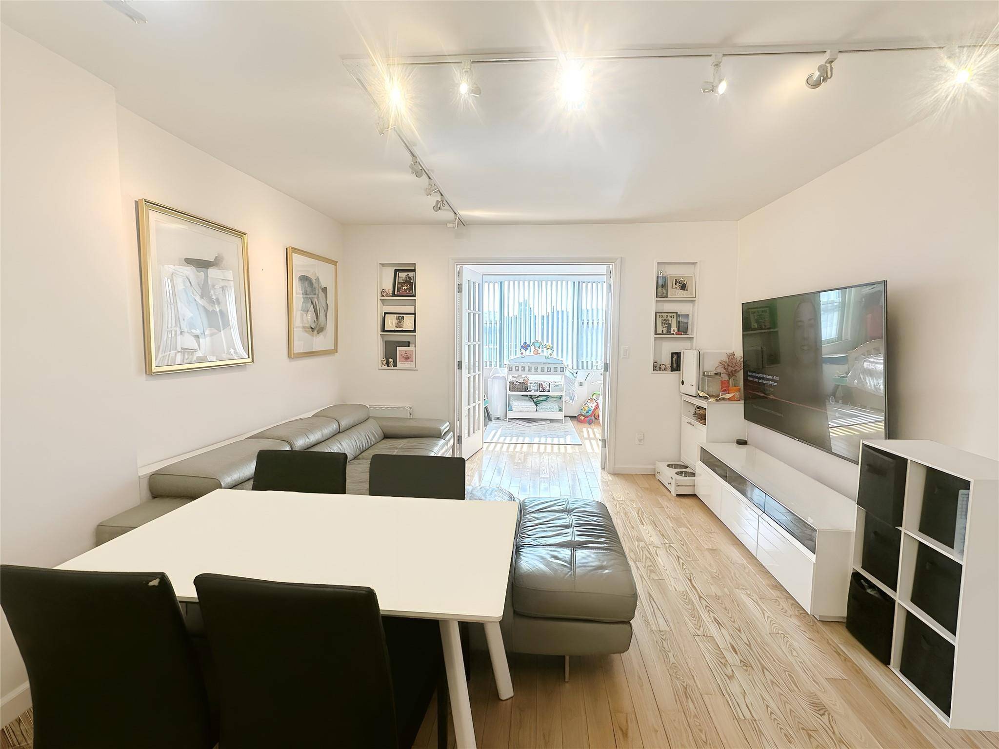 Forest Hills, NY 11375,61-20 Grand Central Pkwy #A608