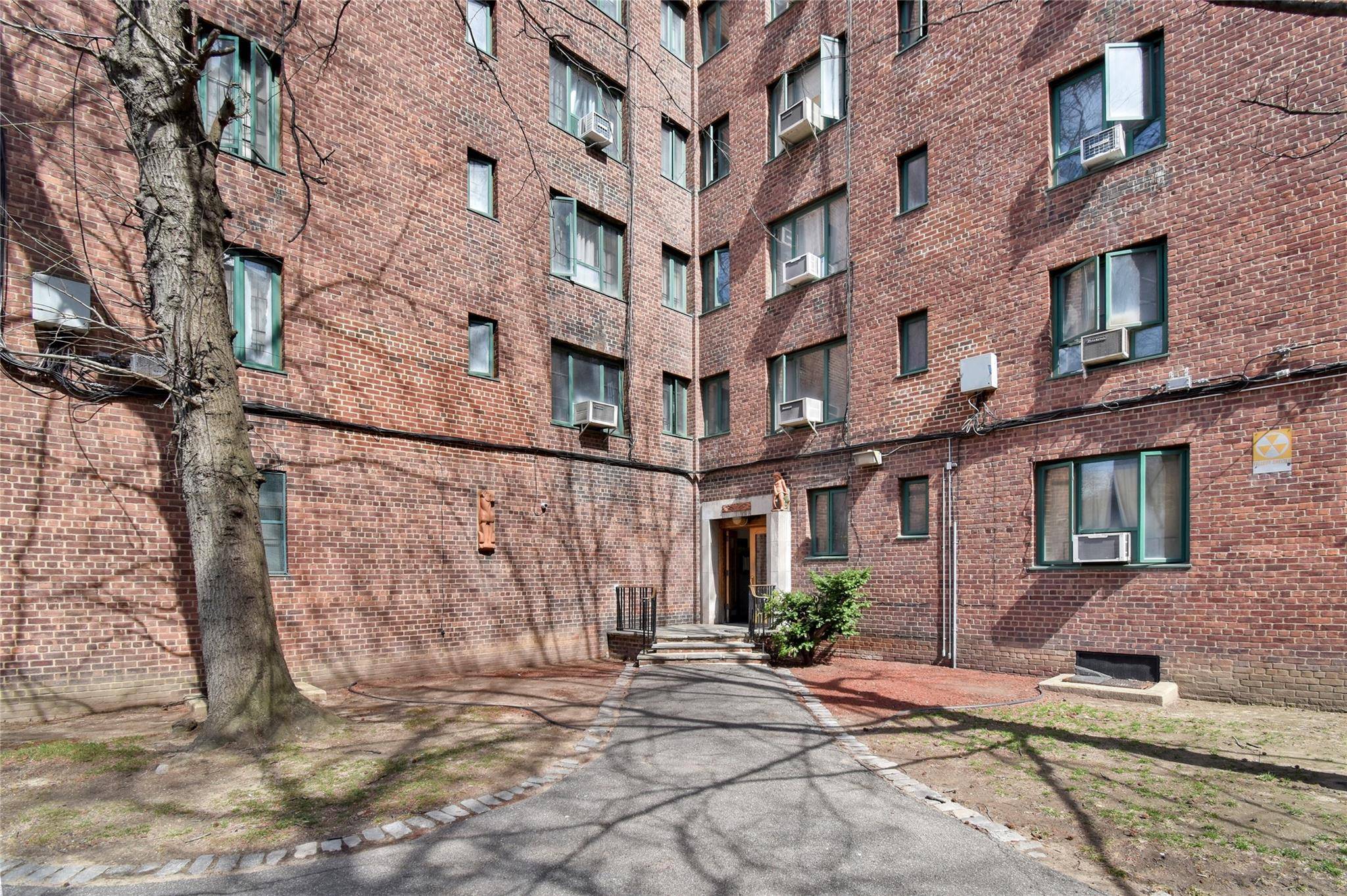 Bronx, NY 10462,1504 Metropolitan AVE #1C