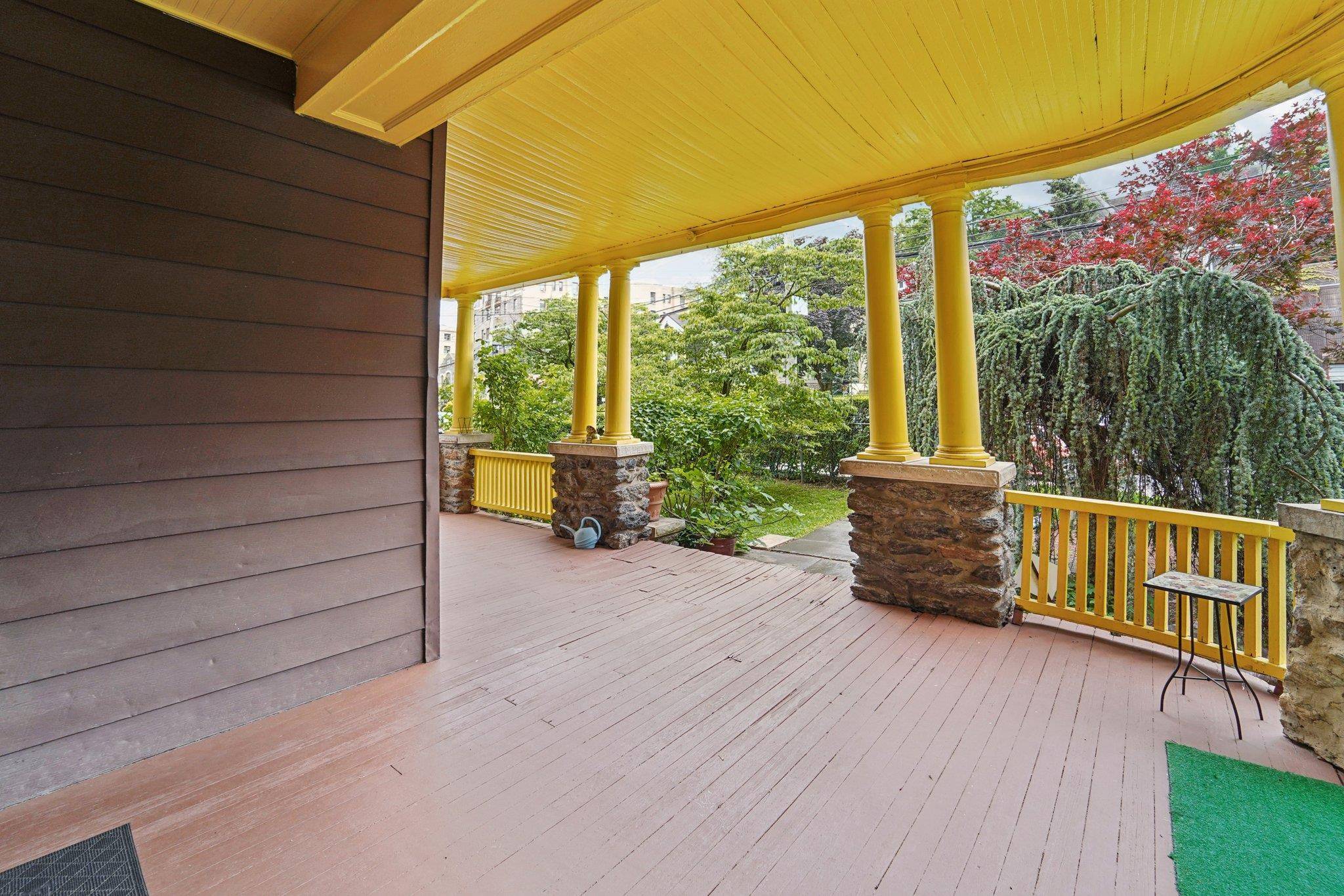 Yonkers, NY 10705,227 Valentine LN
