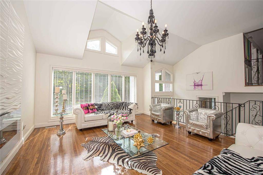 Port Jefferson, NY 11777,87 Soundview DR