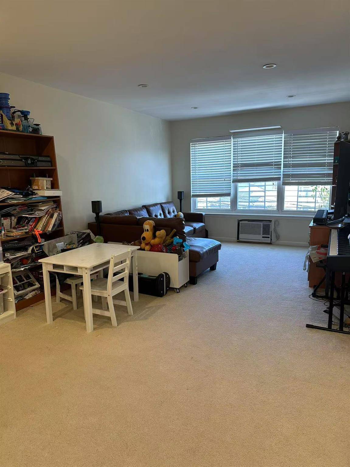 Bayside, NY 11364,56-18 Cloverdale BLVD