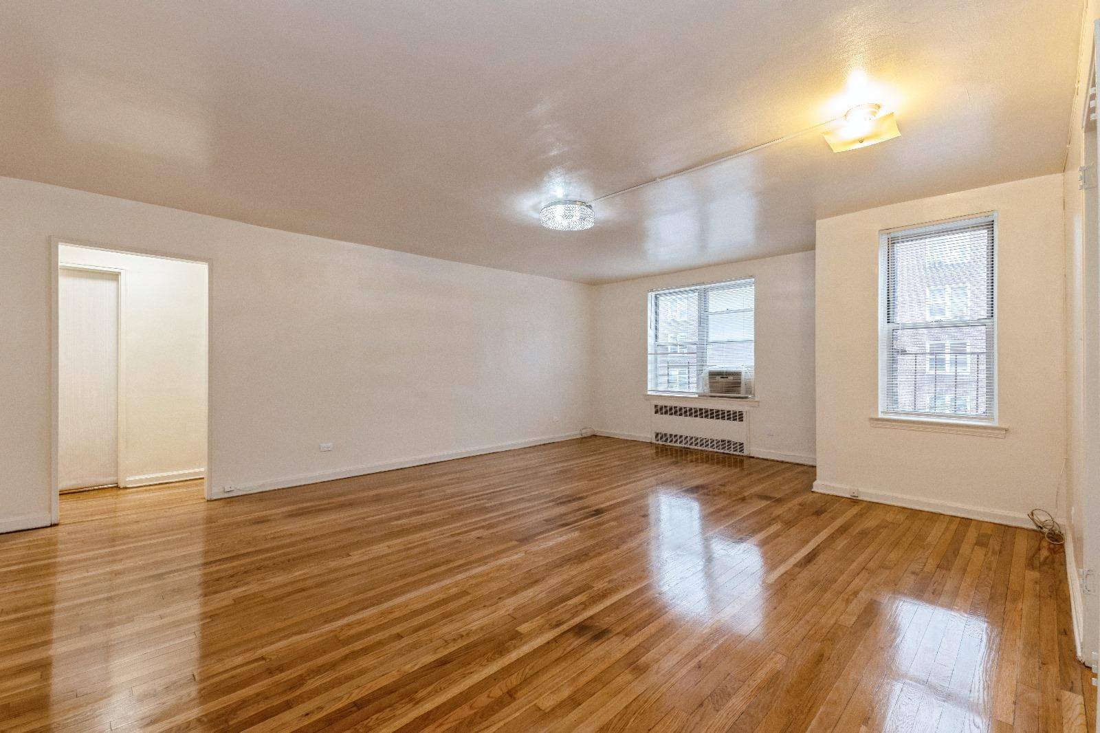 Forest Hills, NY 11375,105-24 67 AVE #4B