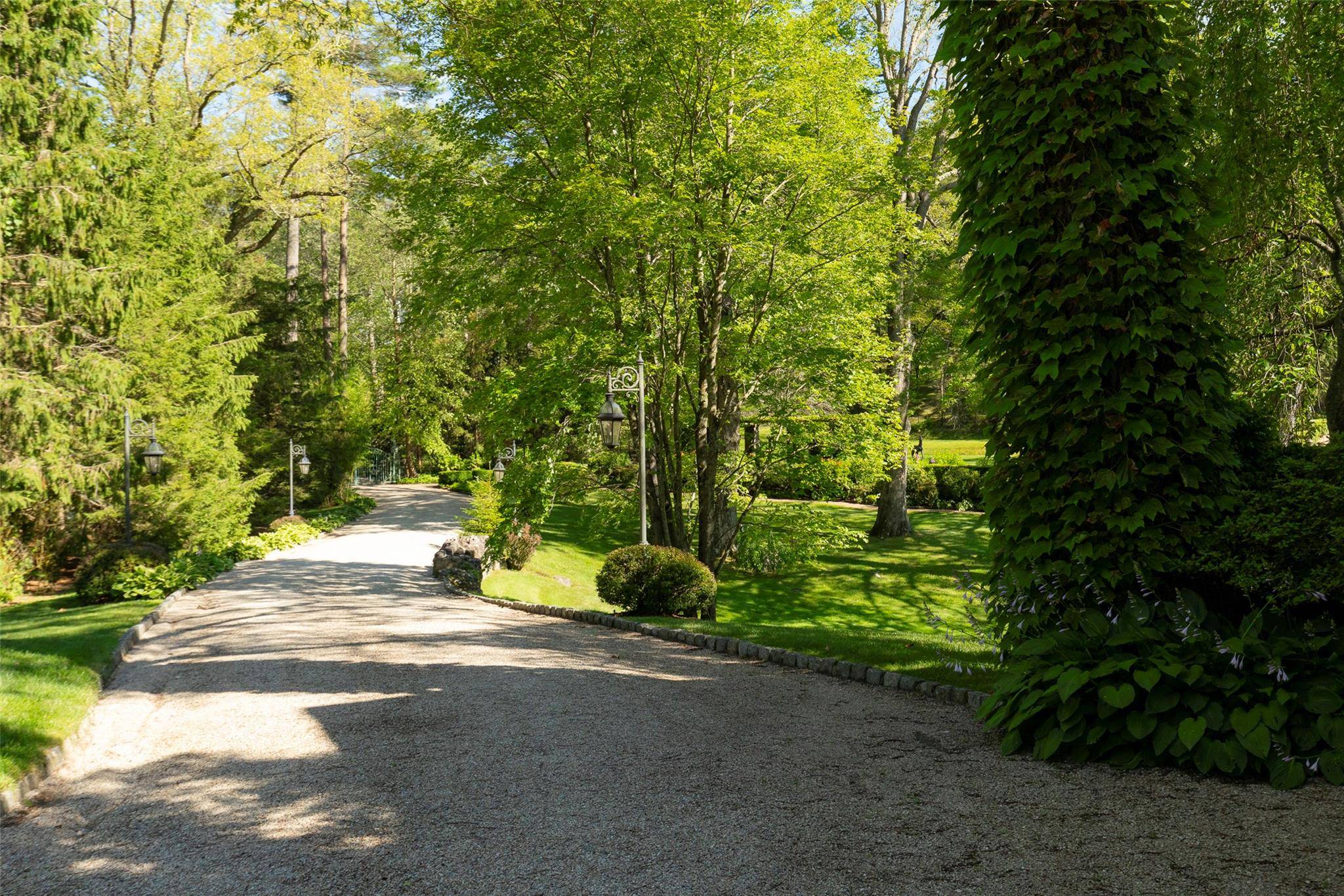 Tuxedo Park, NY 10987,193 Tuxedo RD