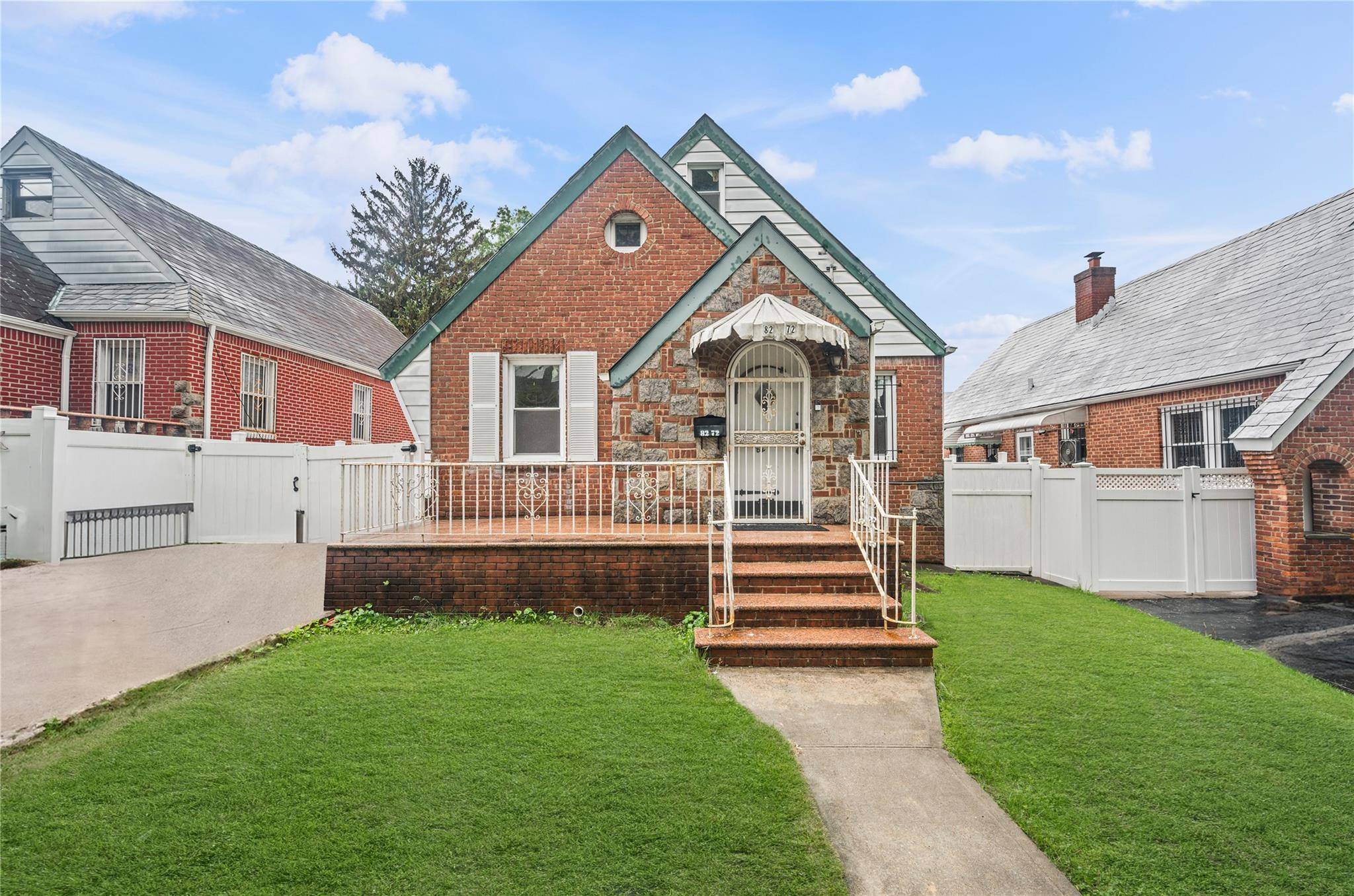 Jamaica, NY 11432,82-72 164th PL