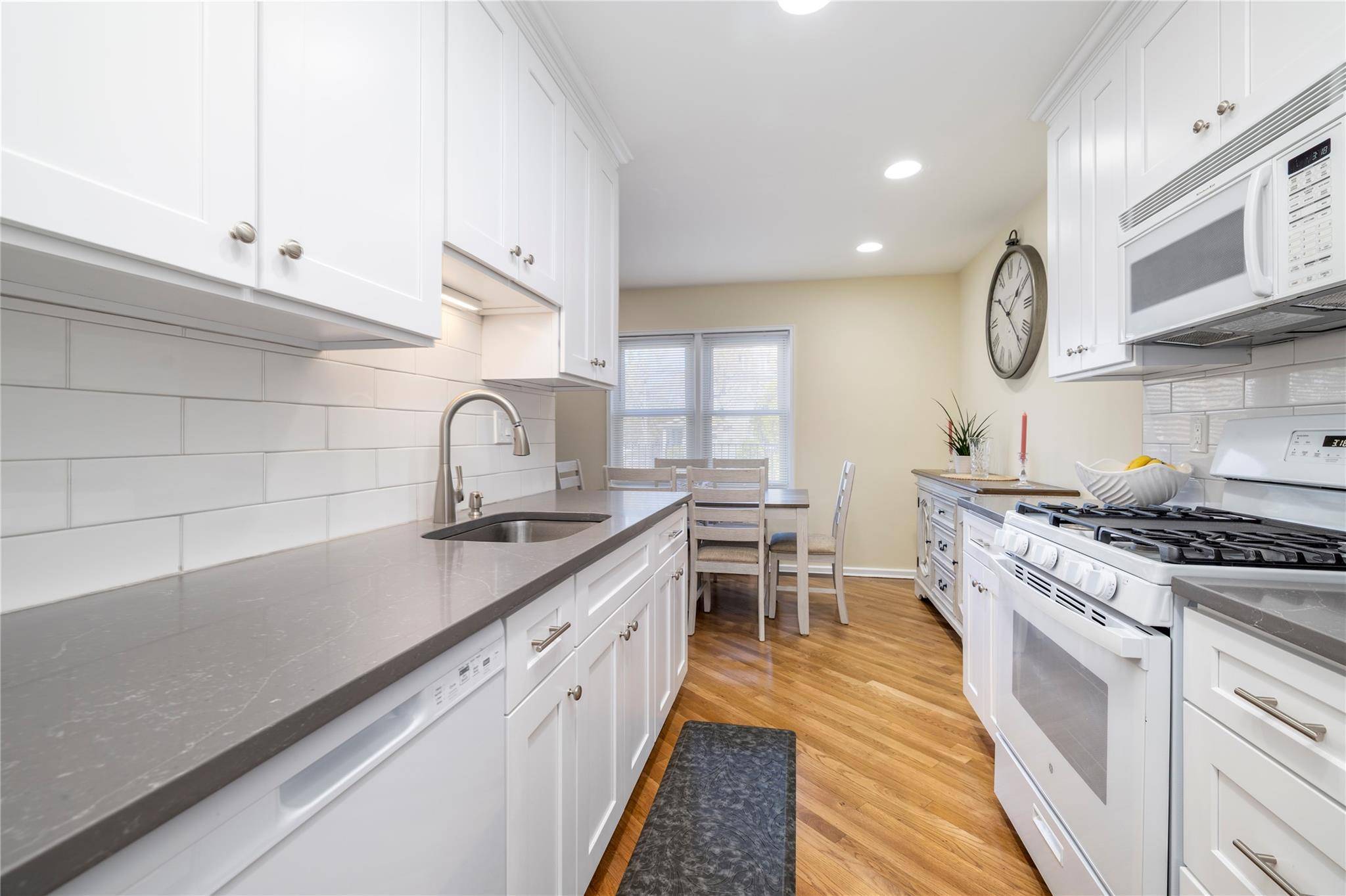 Rockville Centre, NY 11570,195 N Village AVE #E2
