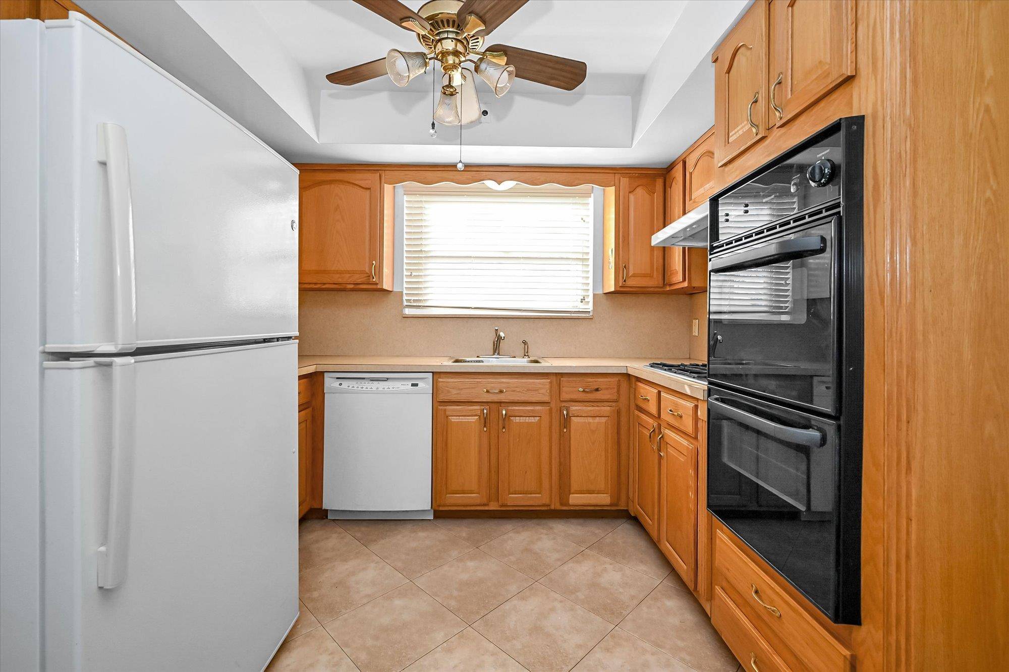 Bronx, NY 10469,1050 Waring AVE