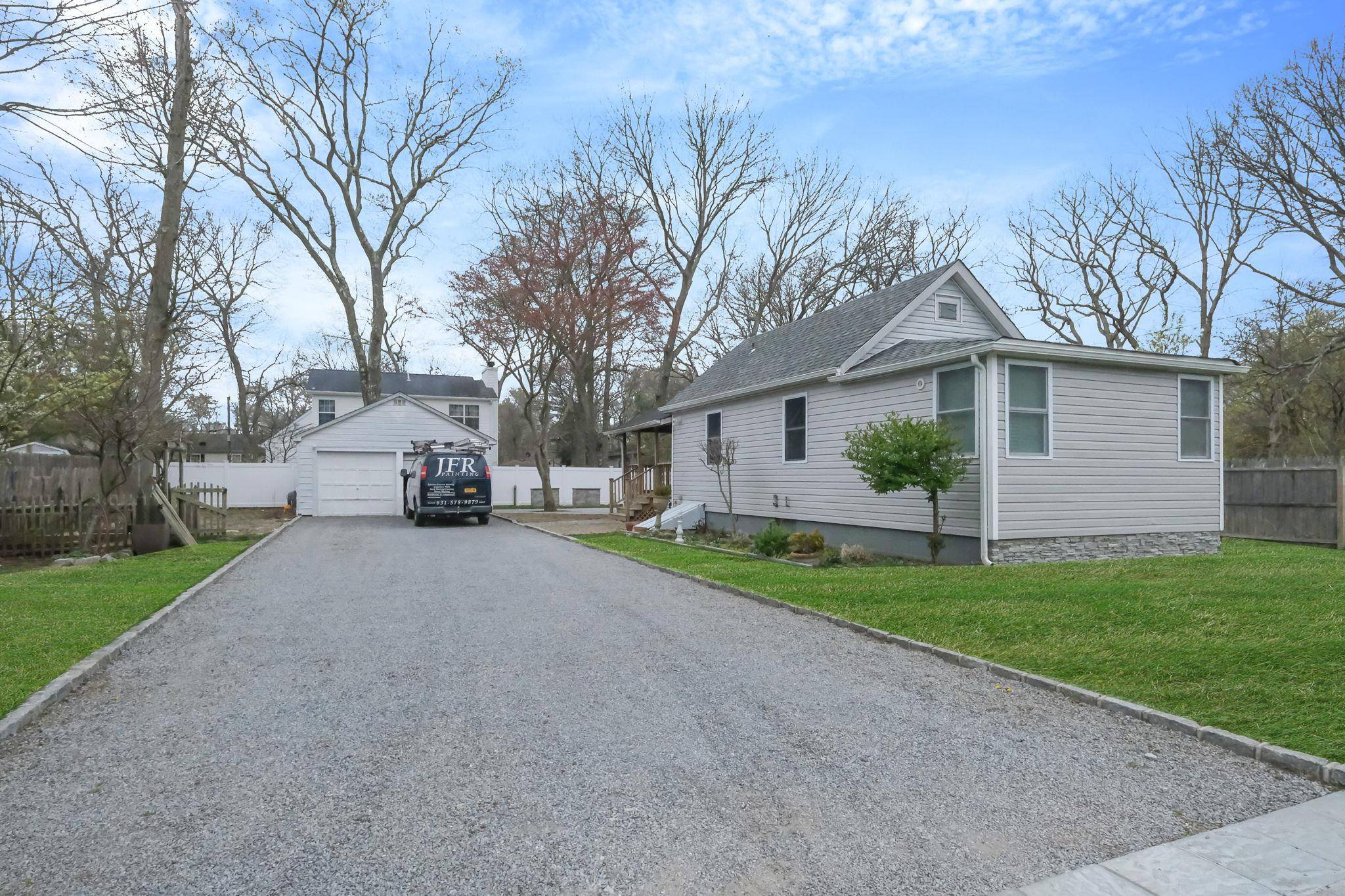 Mastic, NY 11950,82 Wood AVE