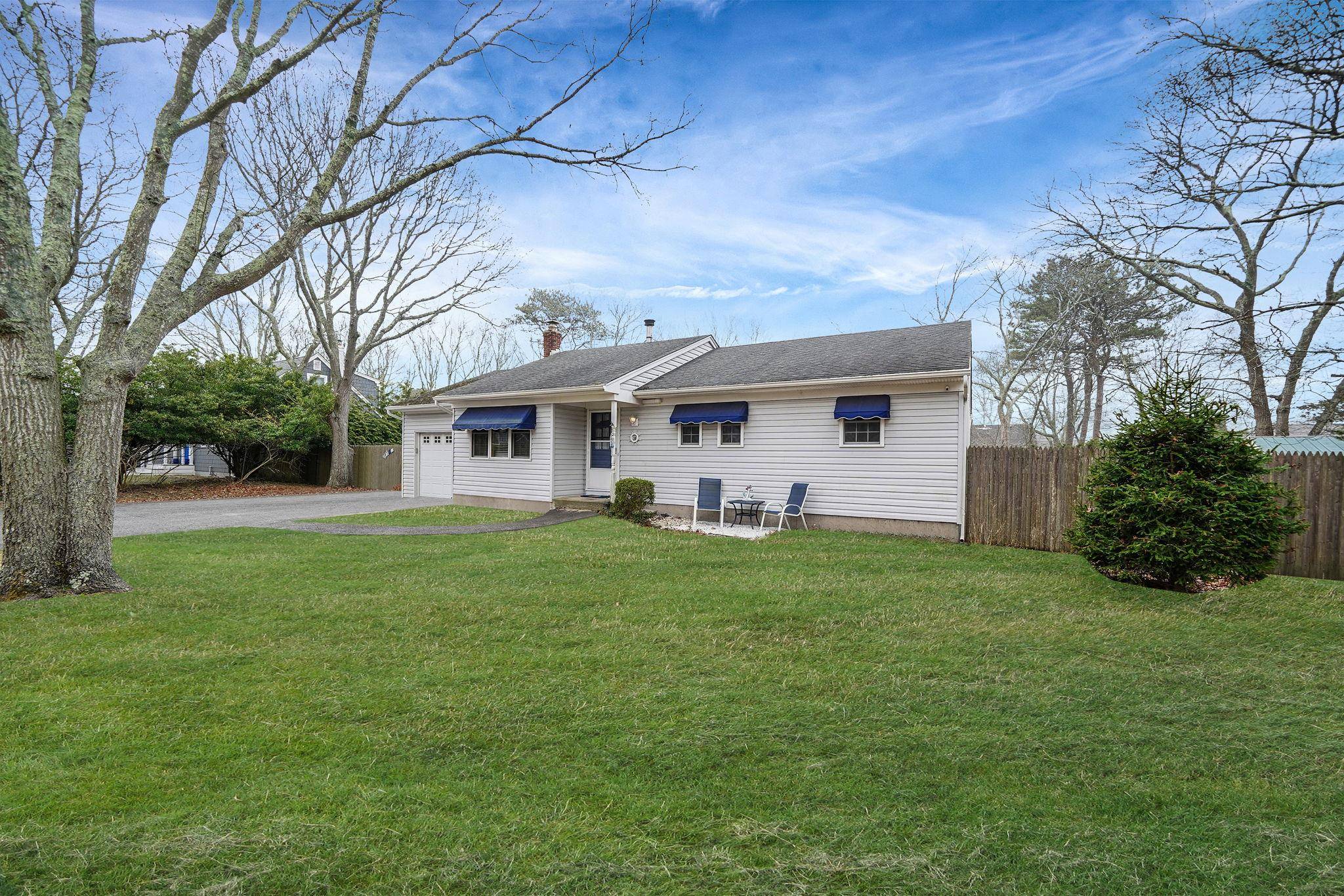 Hampton Bays, NY 11946,18 Lovell RD