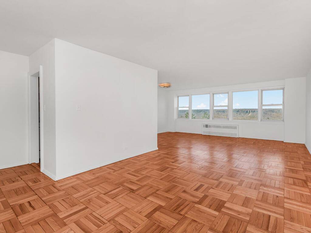 Bronx, NY 10471,4555 Henry Hudson Parkway #902