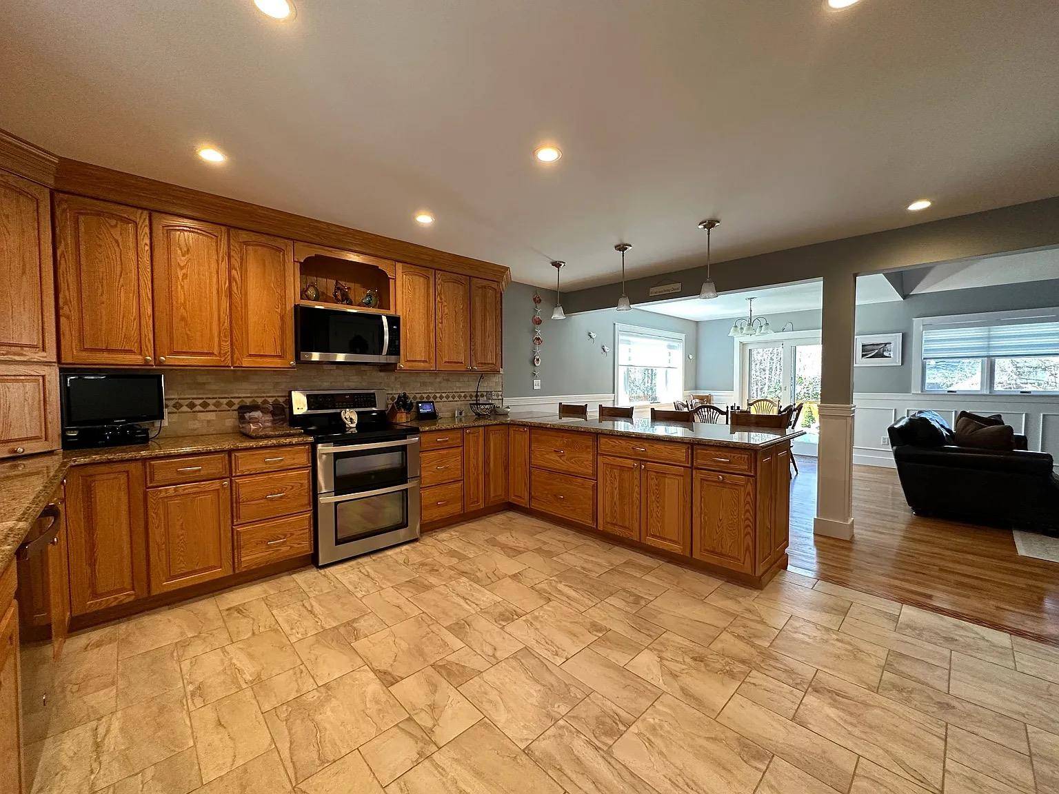 East Hampton, NY 11937,5 Spruce ST