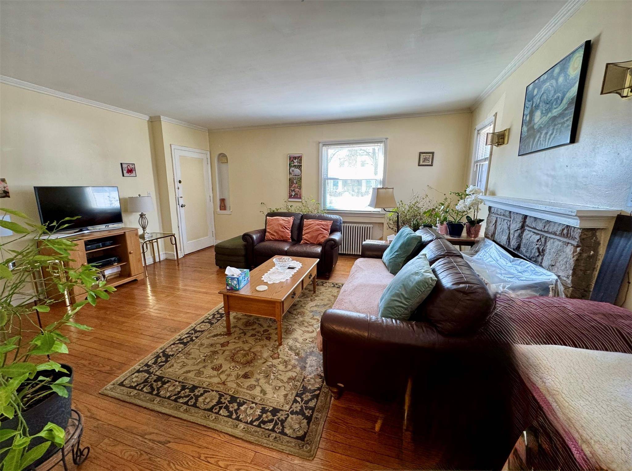 Franklin Square, NY 11010,904 Benris AVE