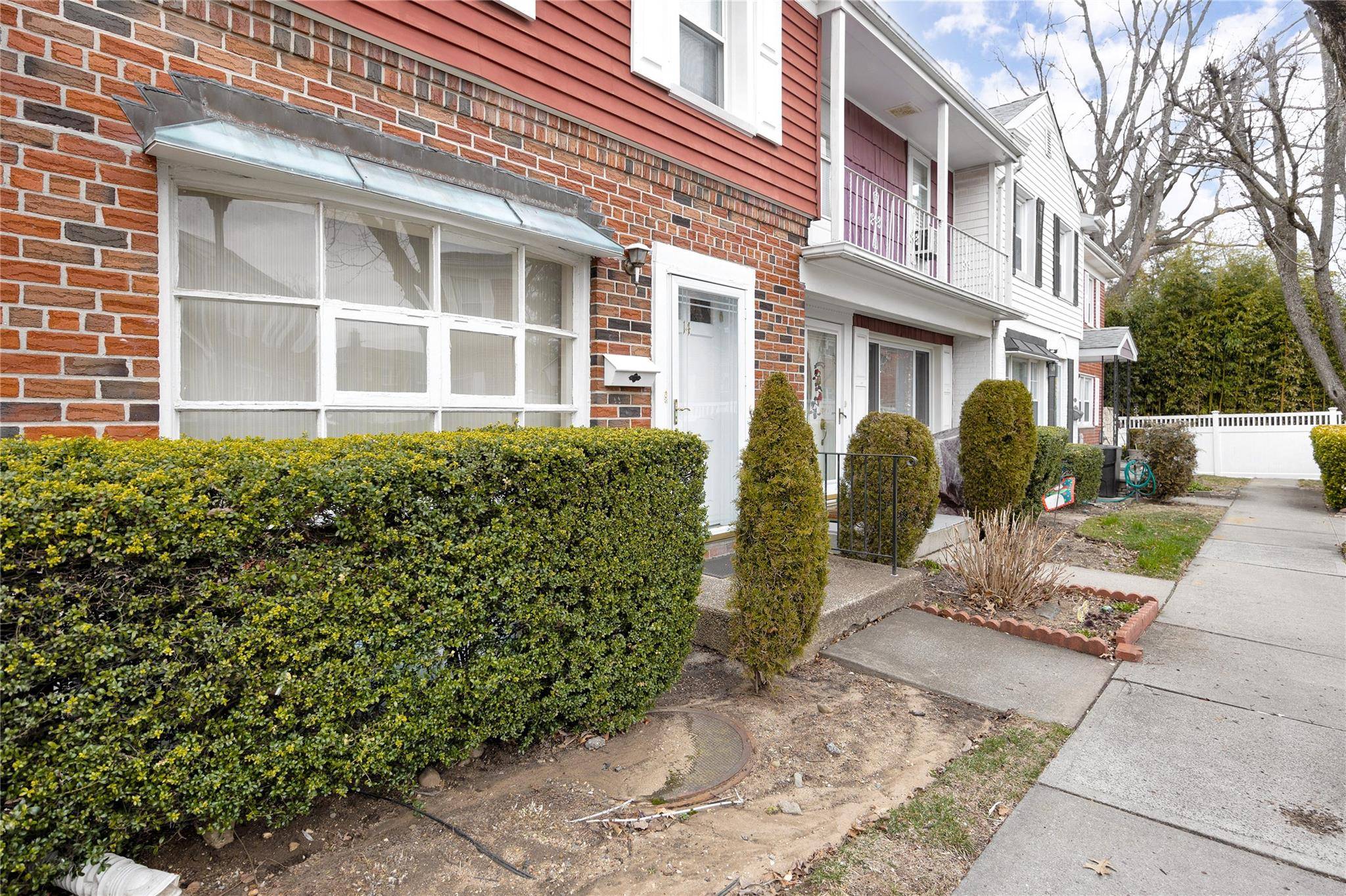 Valley Stream, NY 11580,350 Corona AVE #14