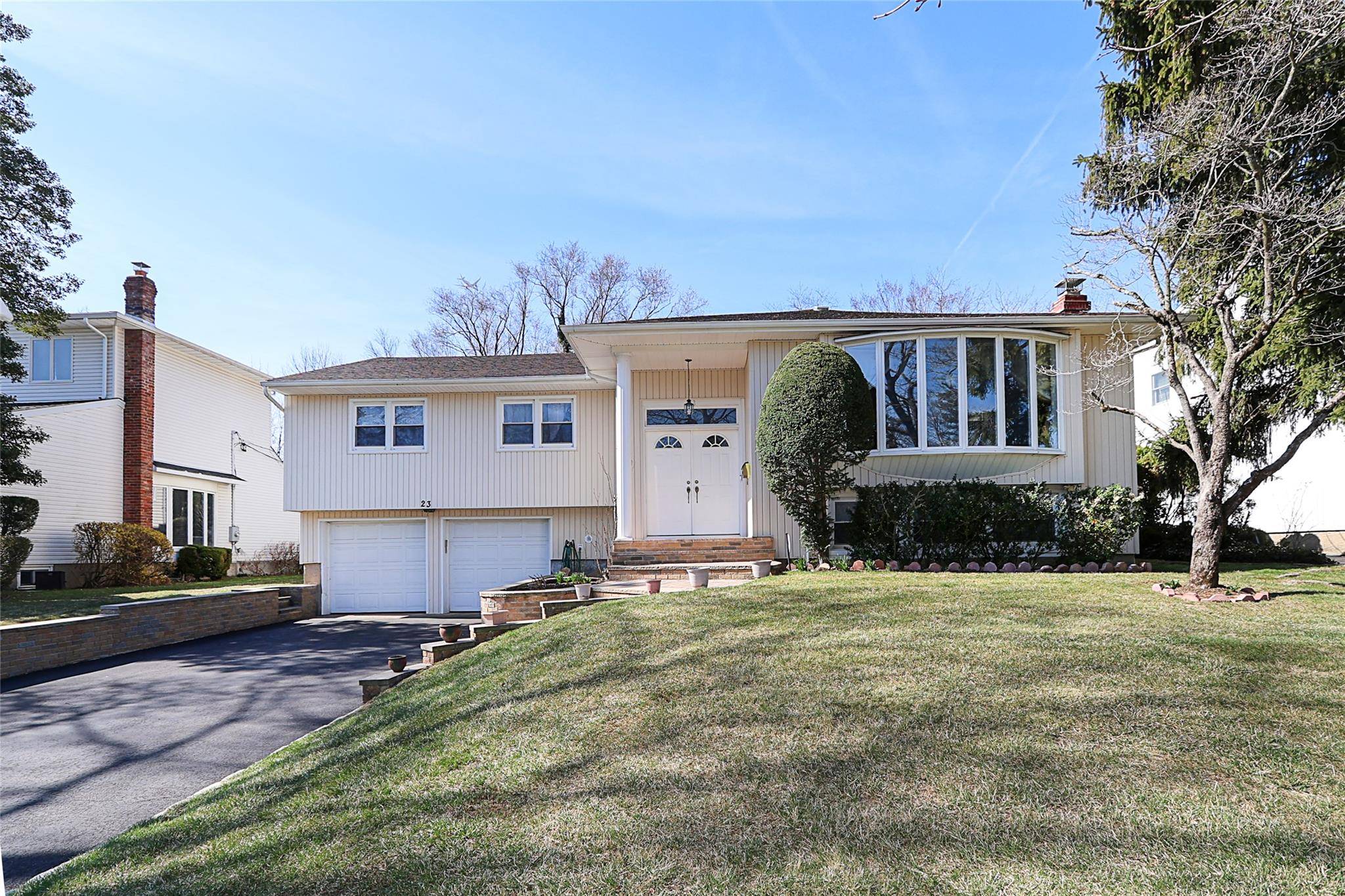 Searingtown, NY 11507,23 Dogwood RD