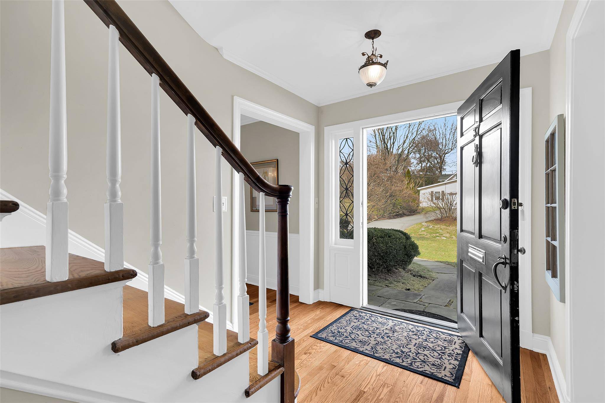 White Plains, NY 10605,37 Hathaway LN