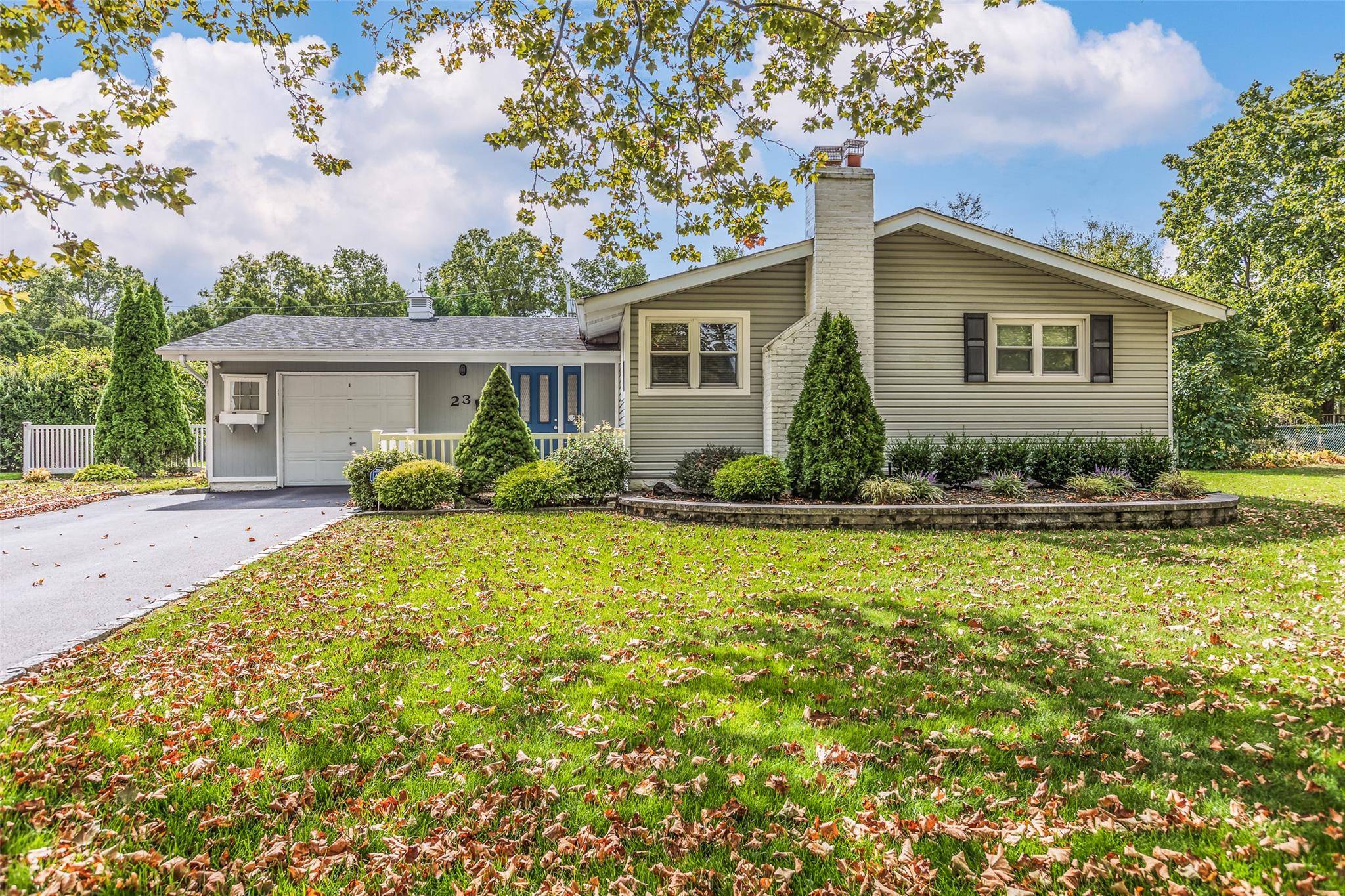 Dix Hills, NY 11746,23 Pine Hill LN