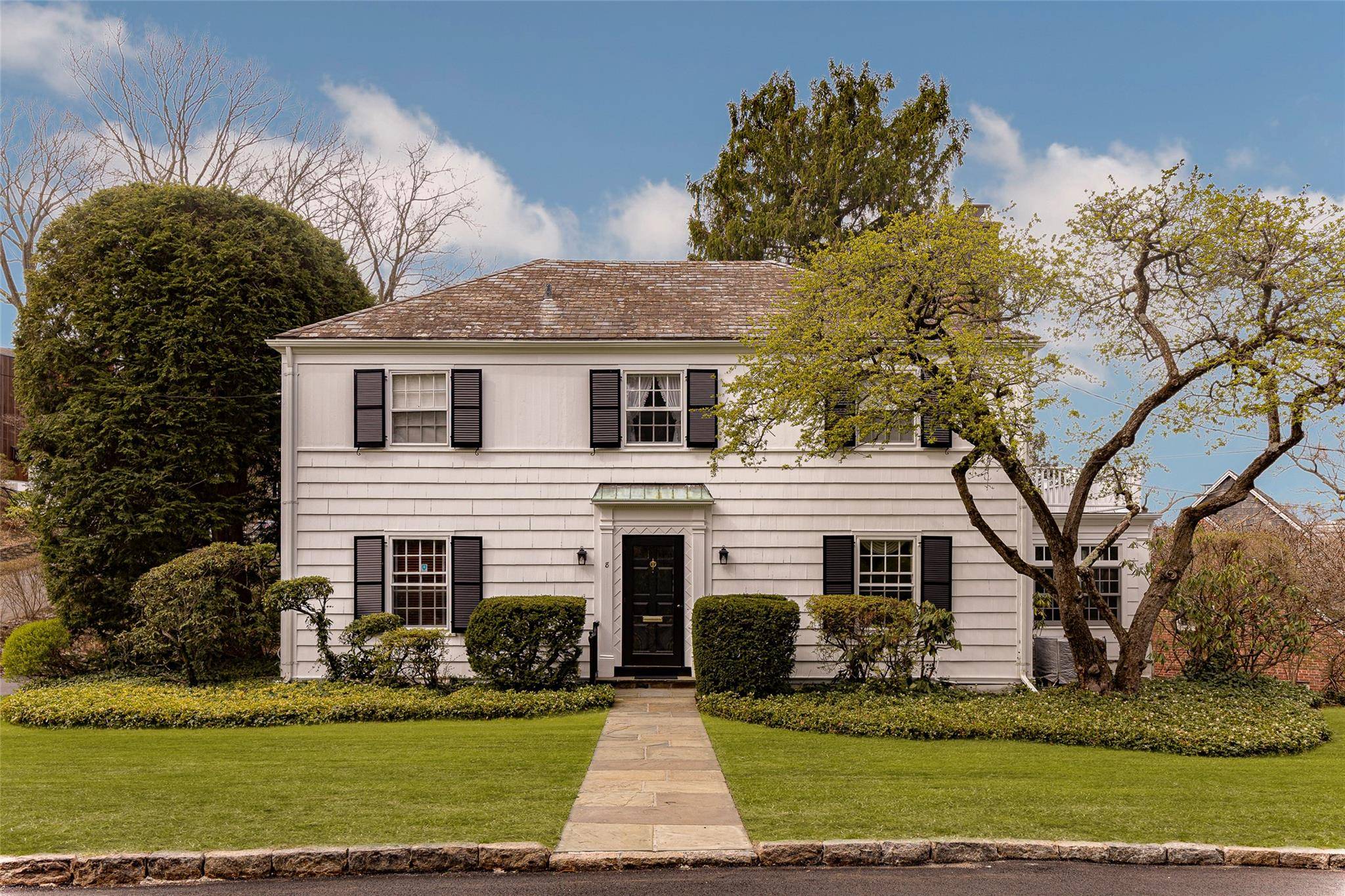 Bronxville, NY 10708,8 Crows Nest RD