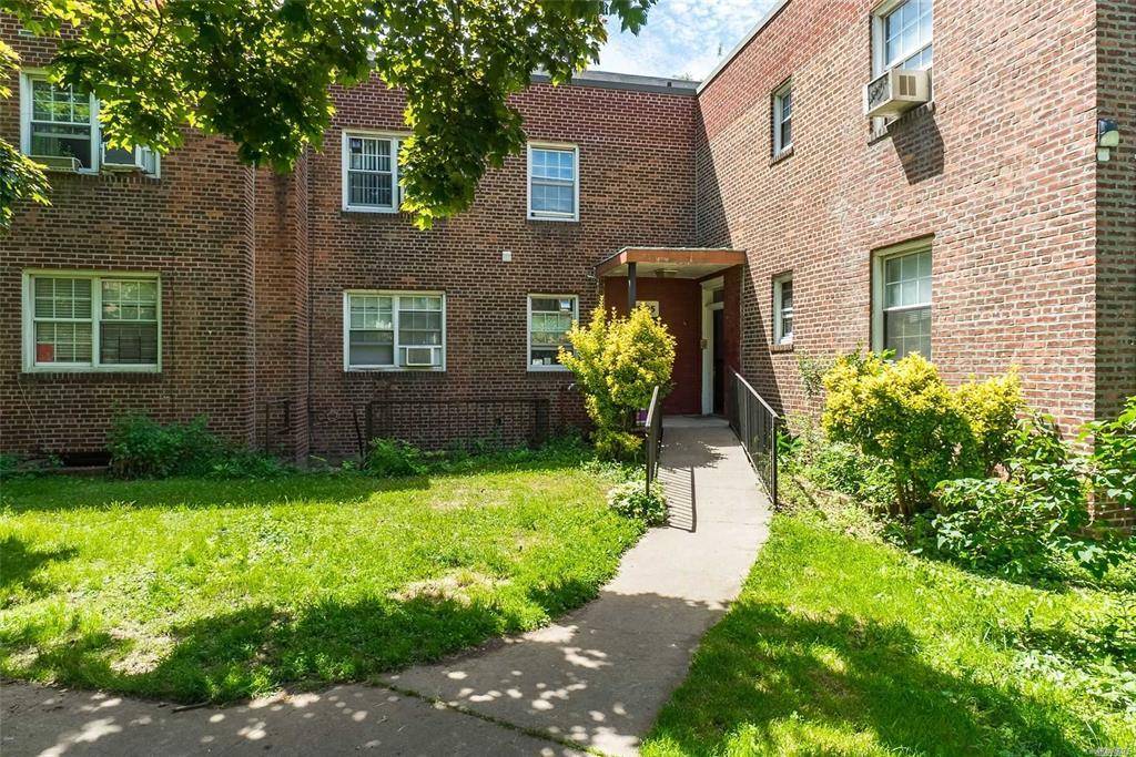 Kew Garden Hills, NY 11367,78-05 Park DR #4B