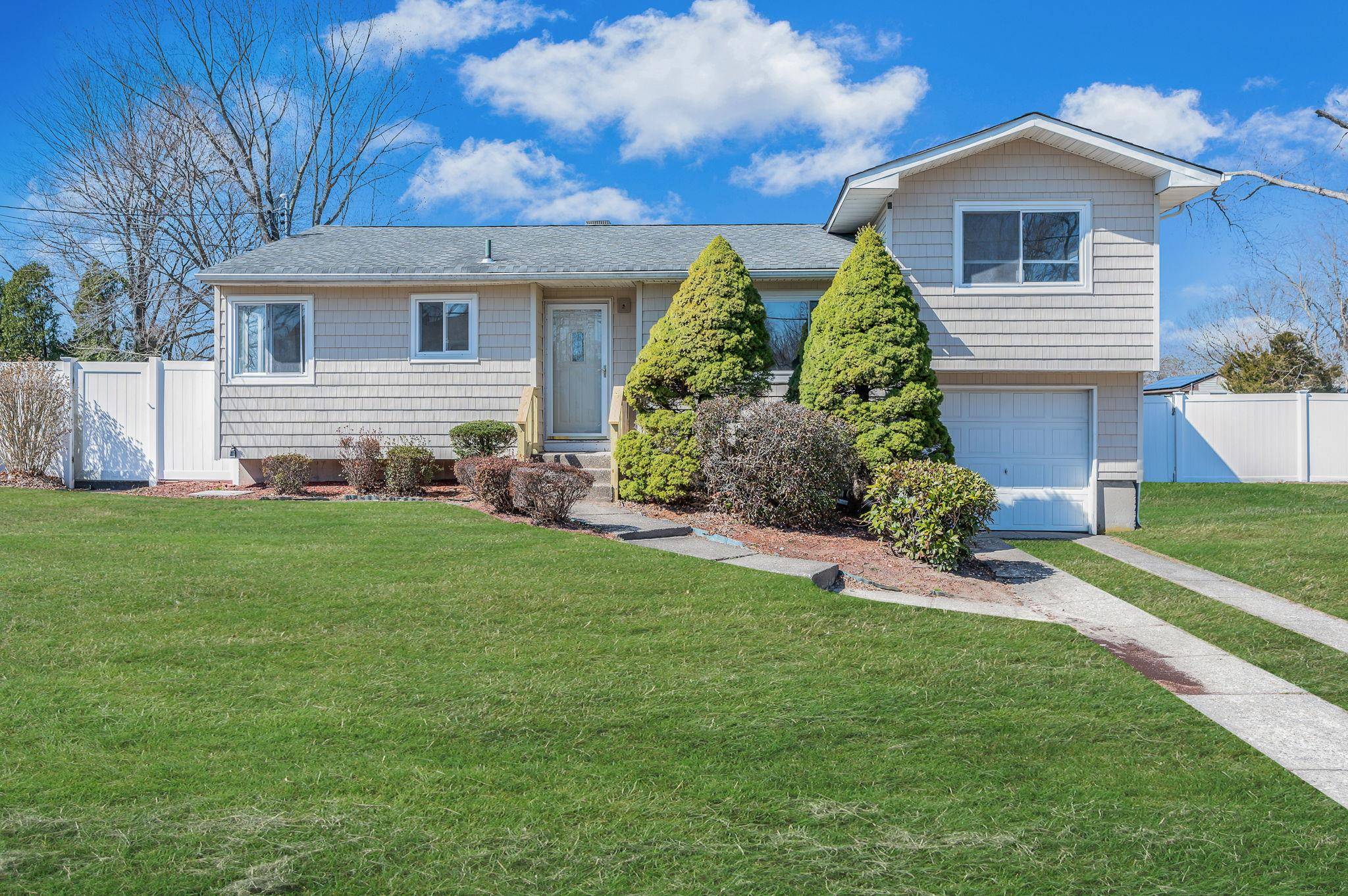 Coram, NY 11727,19 Meehan LN