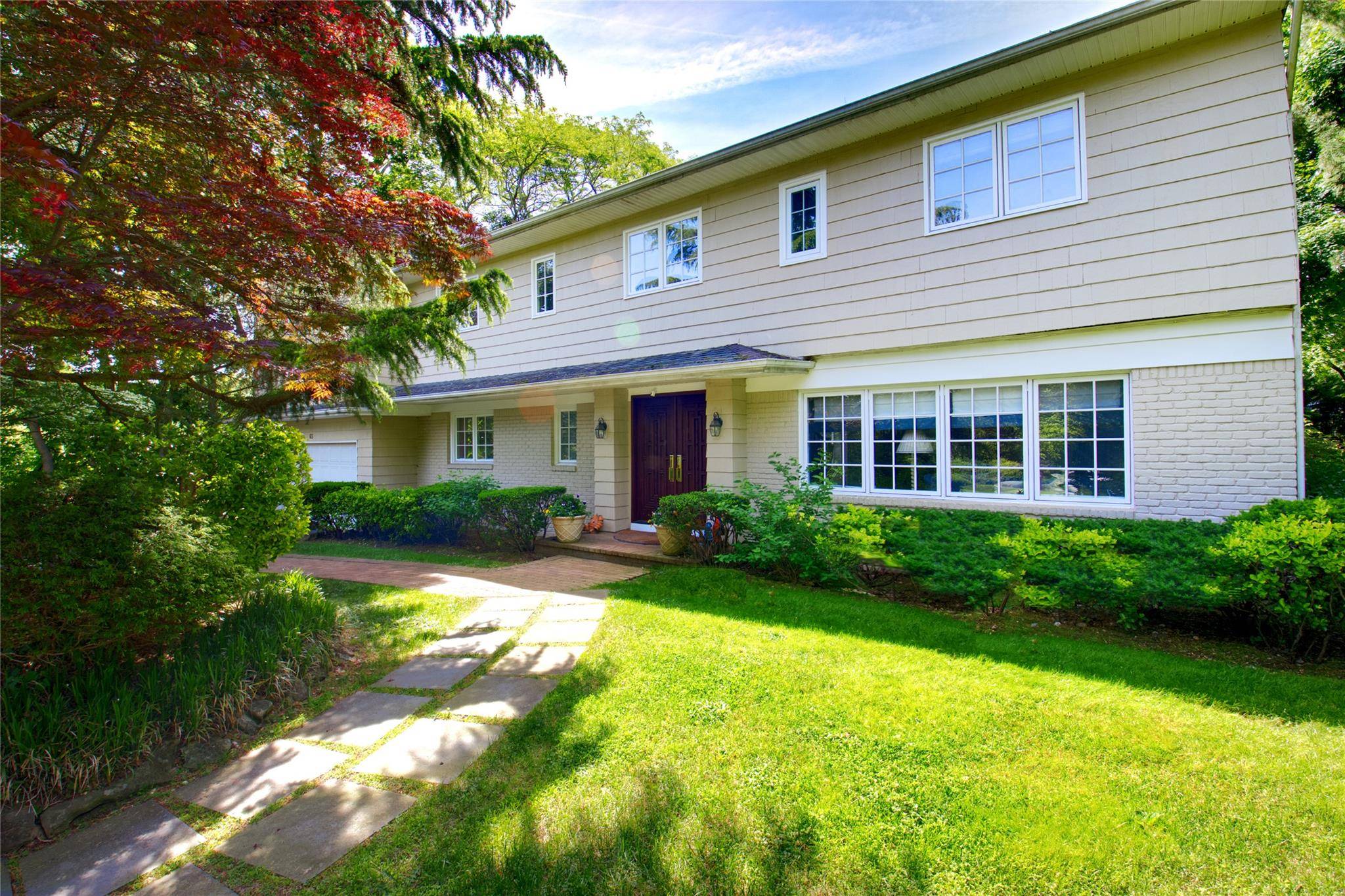 East Hills, NY 11576,65 Elm DR