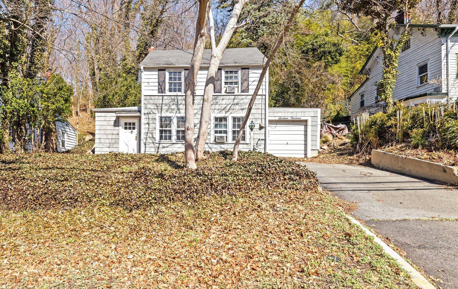 Roslyn, NY 11576,1613 Northern BLVD