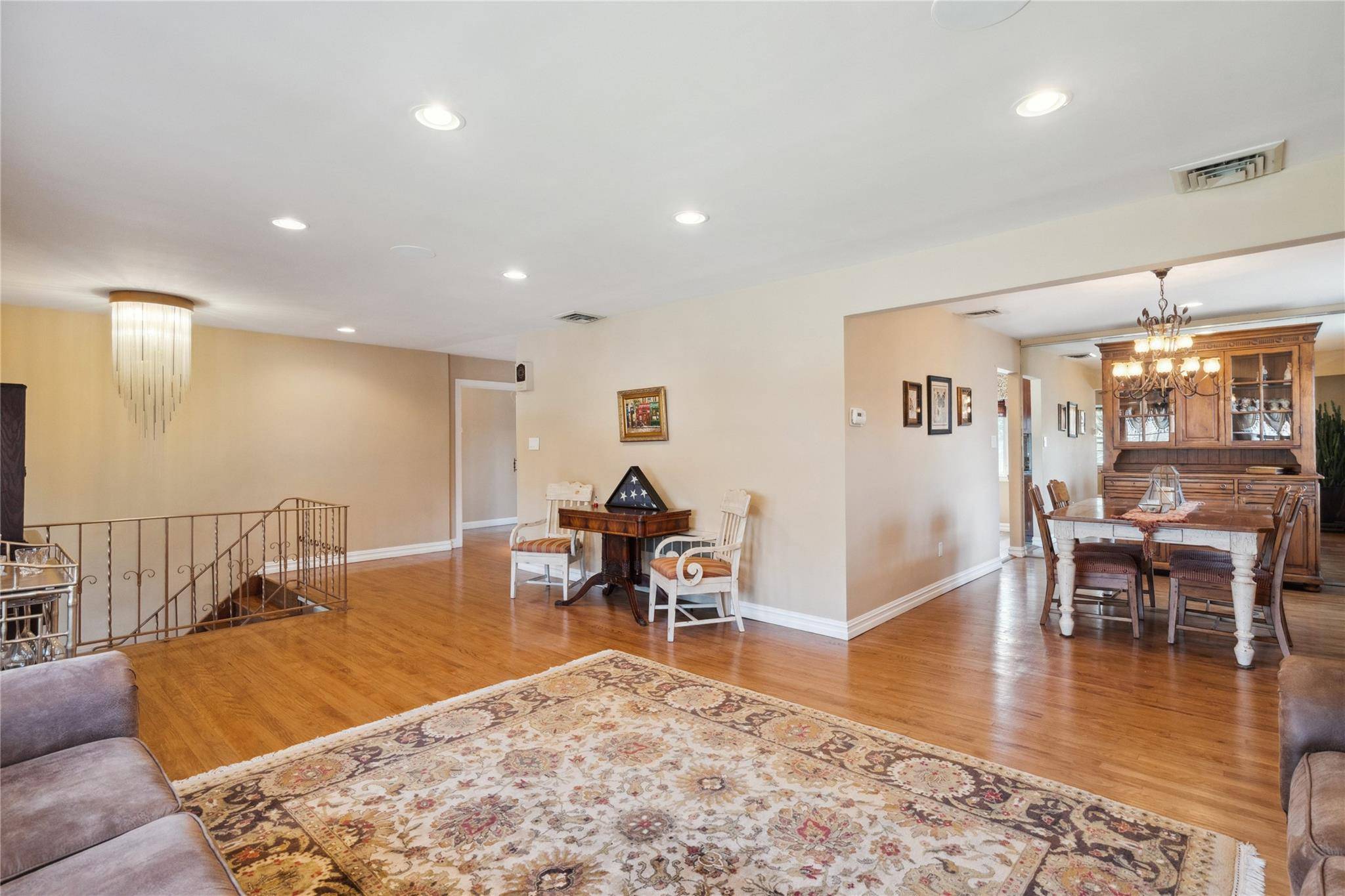 Plainview, NY 11803,10 Colgate DR