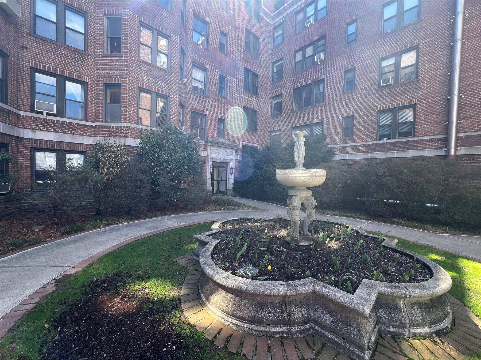 Larchmont, NY 10538,11 Alden RD #5H