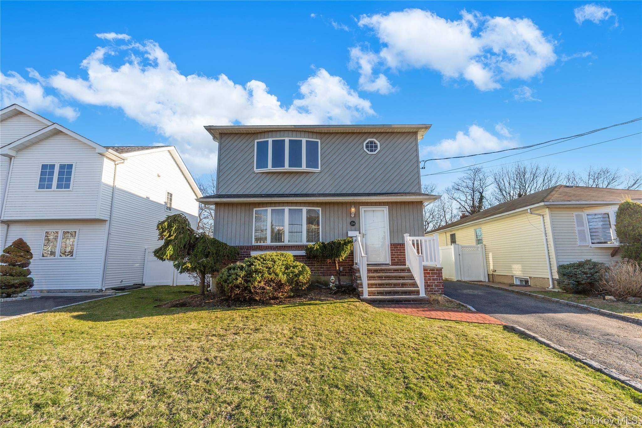 Massapequa, NY 11758,254 N Richmond AVE