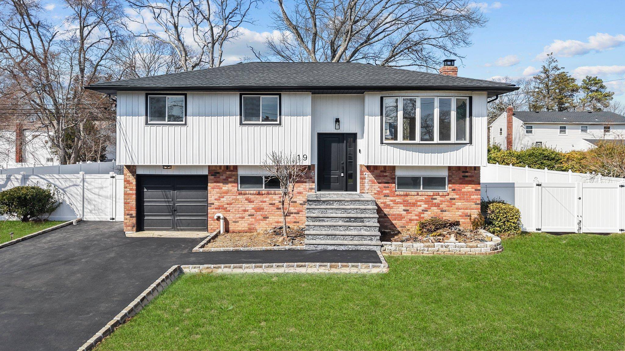 West Babylon, NY 11704,19 State ST