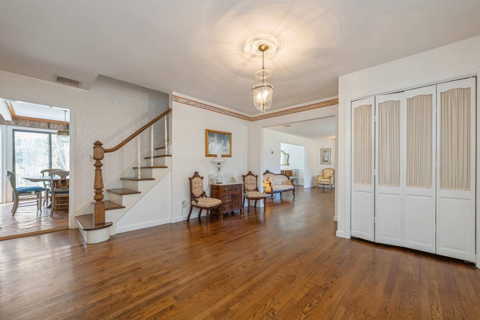 Glen Cove, NY 11542,62 Crescent Beach RD