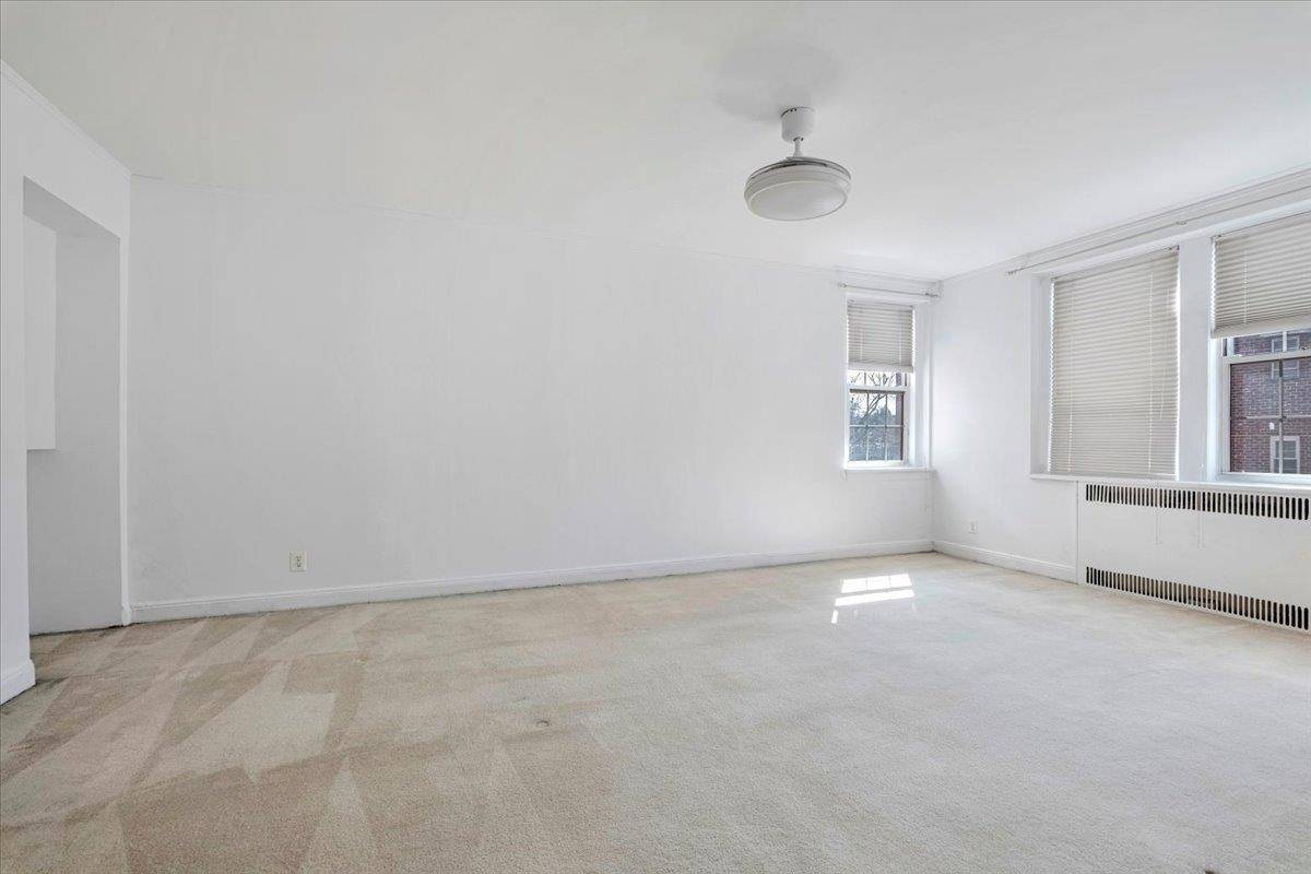 Scarsdale, NY 10583,253 Garth RD #4E