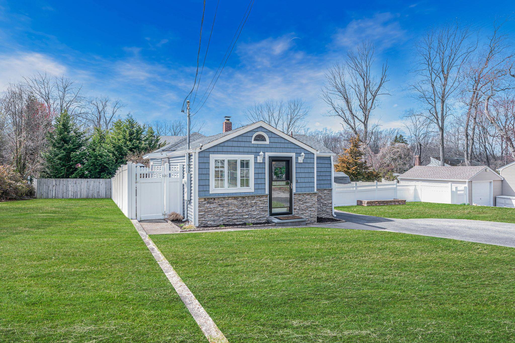Kings Park, NY 11754,16 Magnolia DR