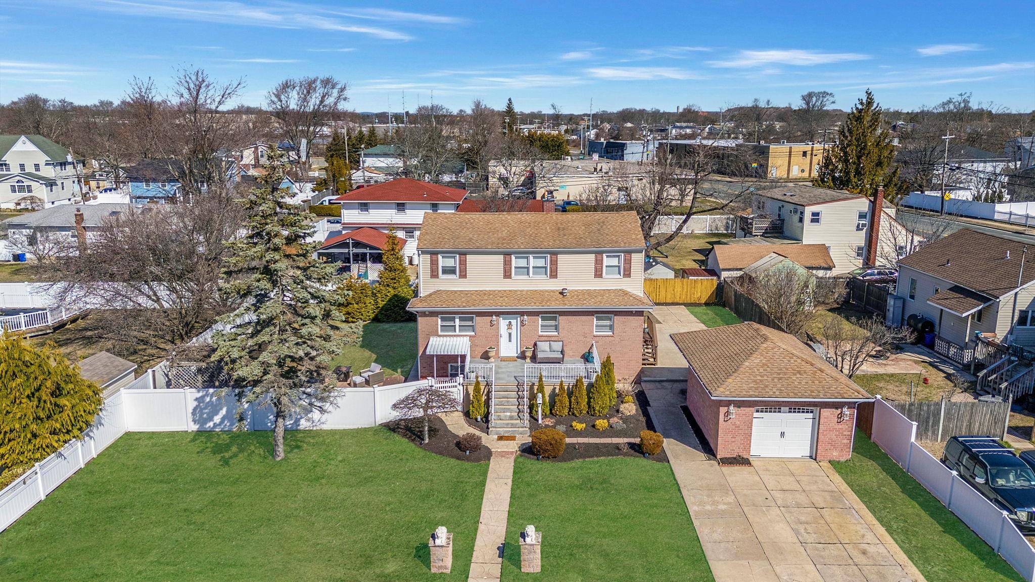 Lindenhurst, NY 11757,9 Paine ST