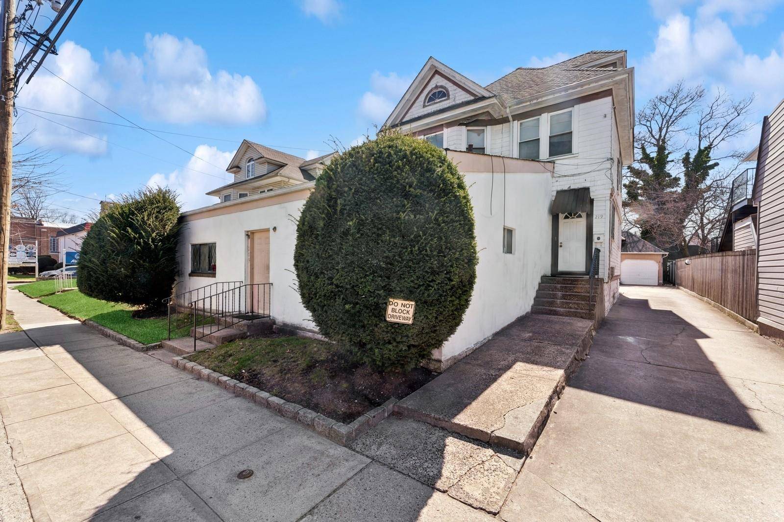 Lynbrook, NY 11563,219 Atlantic AVE