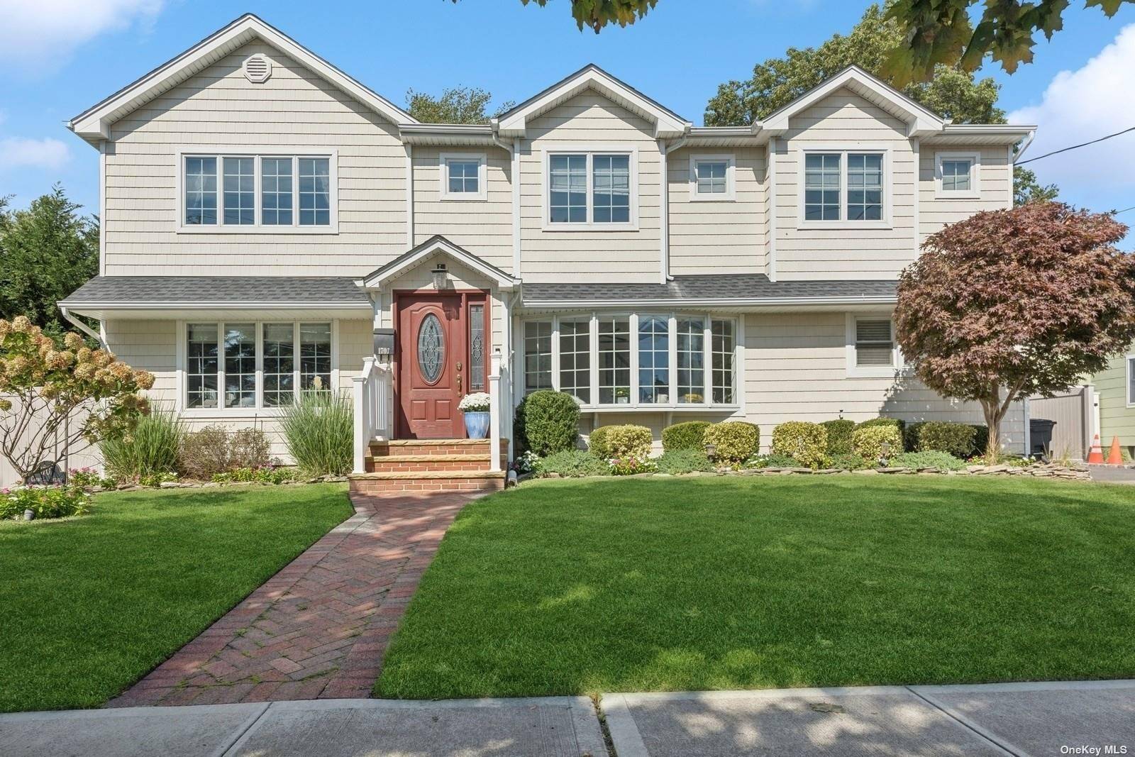 Merrick, NY 11566,1707 Carroll AVE