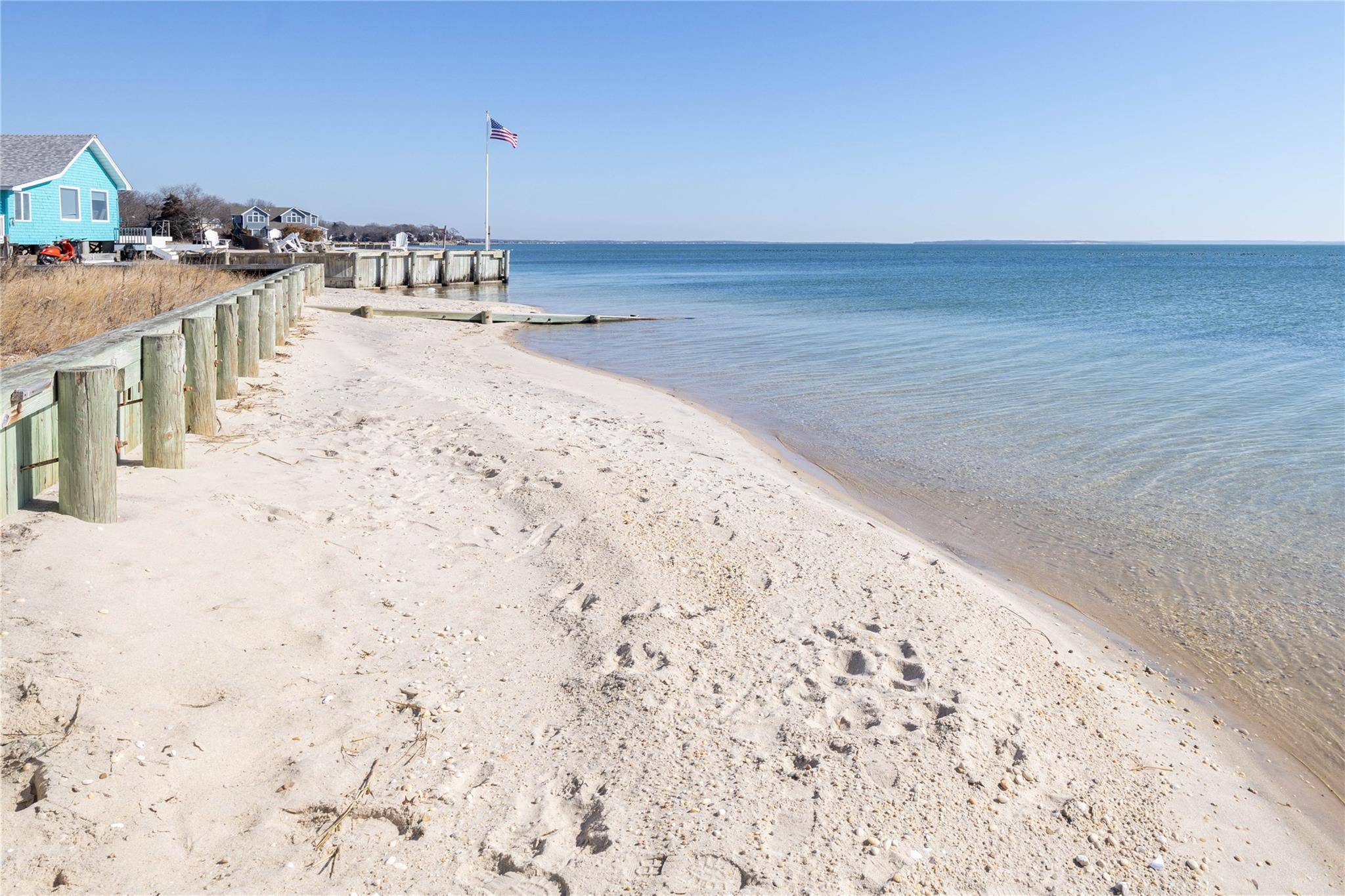 Laurel, NY 11948,17 Beach RD