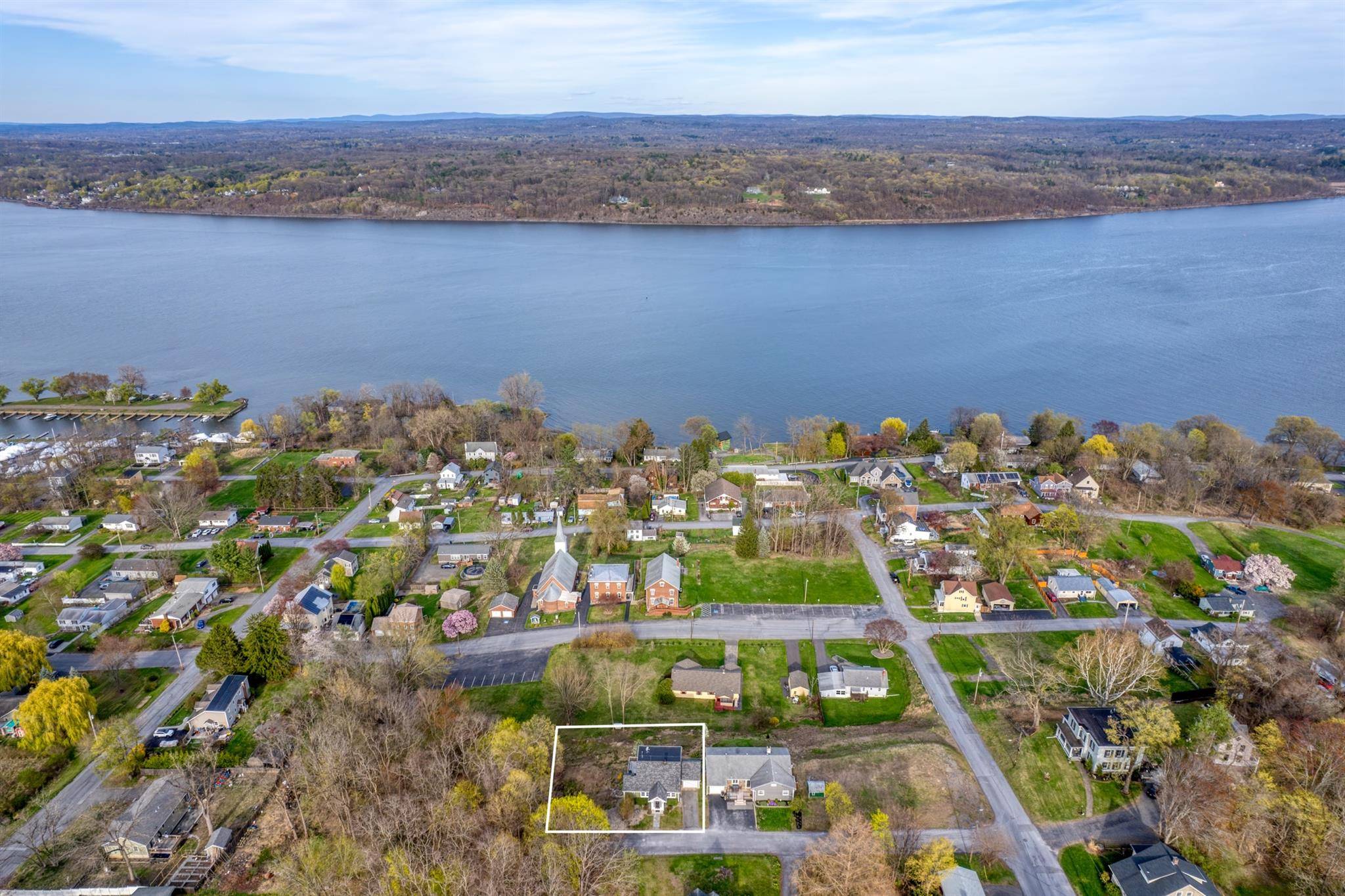 Port Ewen, NY 12466,209 Sackett ST