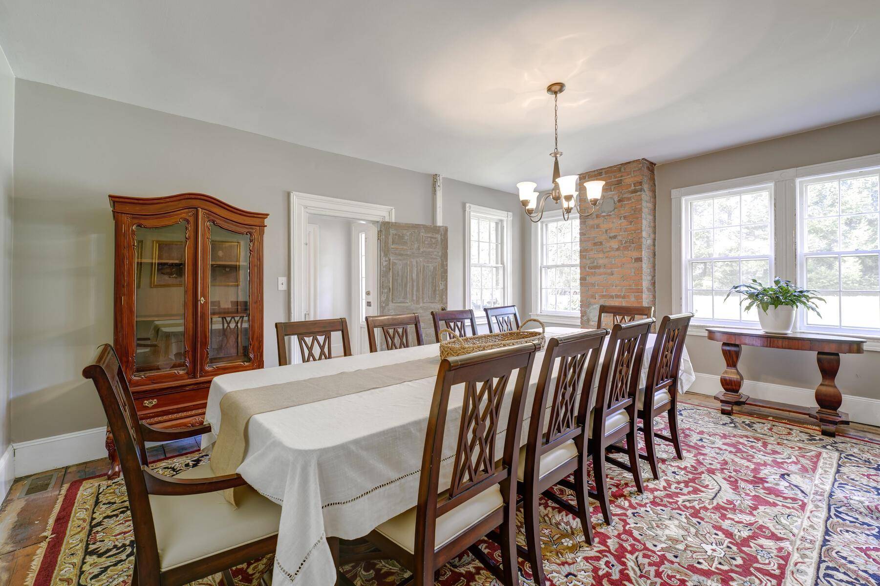 Old Westbury, NY 11568,180 Post RD