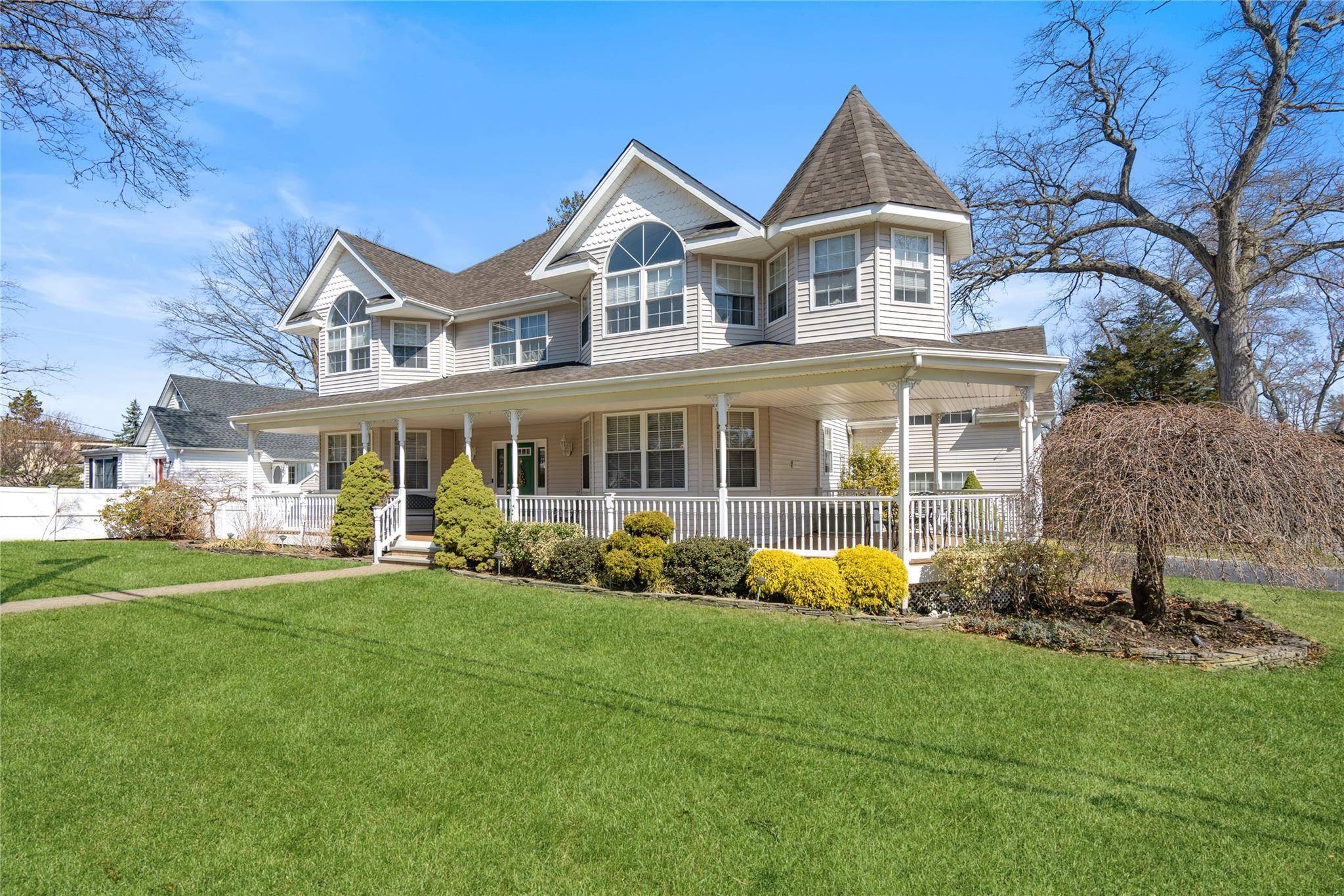 South Huntington, NY 11743,22 Sheppard LN