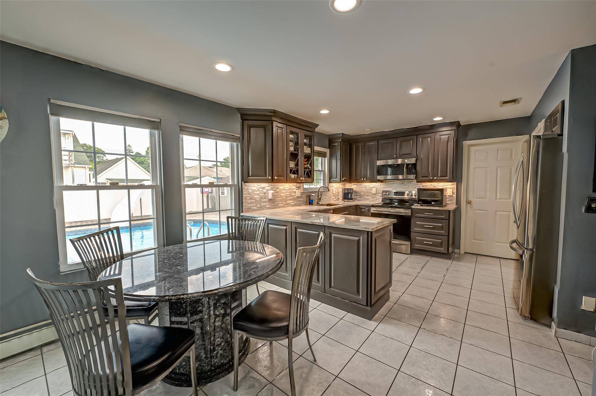 West Islip, NY 11795,139 Paris CT