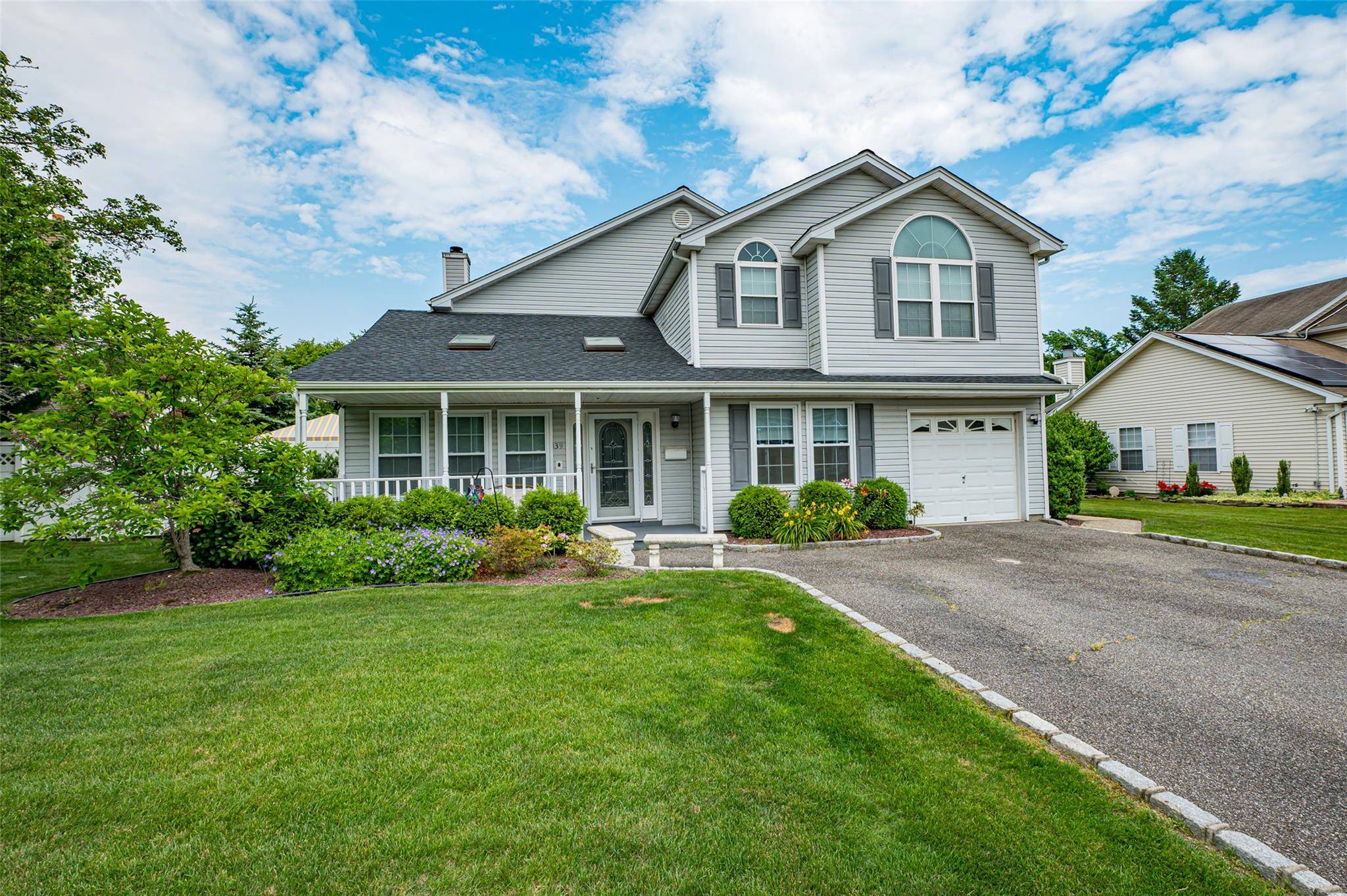 West Islip, NY 11795,139 Paris CT