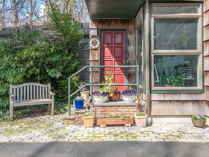 Sea Cliff, NY 11579,356 Littleworth LN