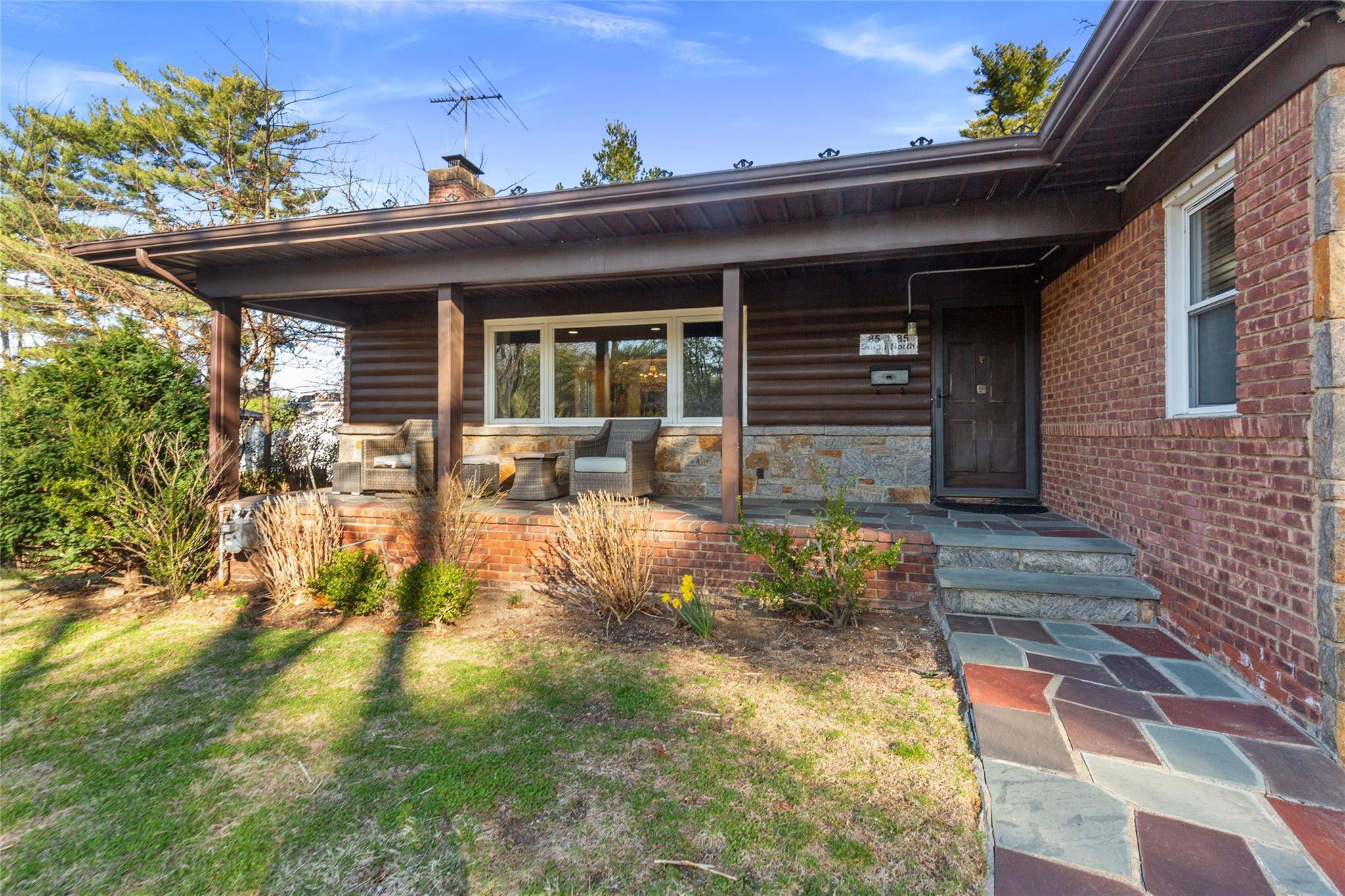 Great Neck, NY 11020,85 Somerset DR