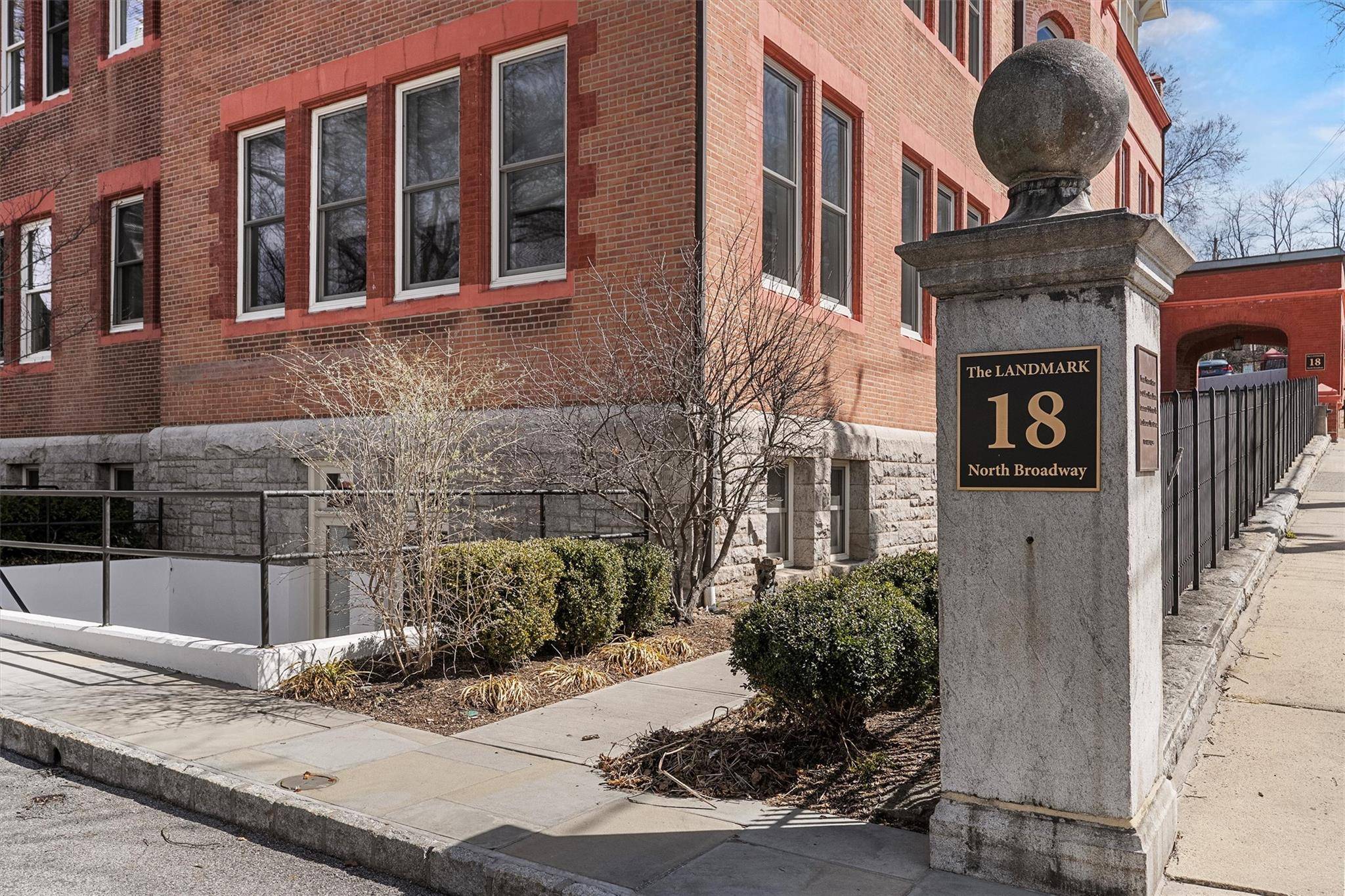 Tarrytown, NY 10591,18 N Broadway #408