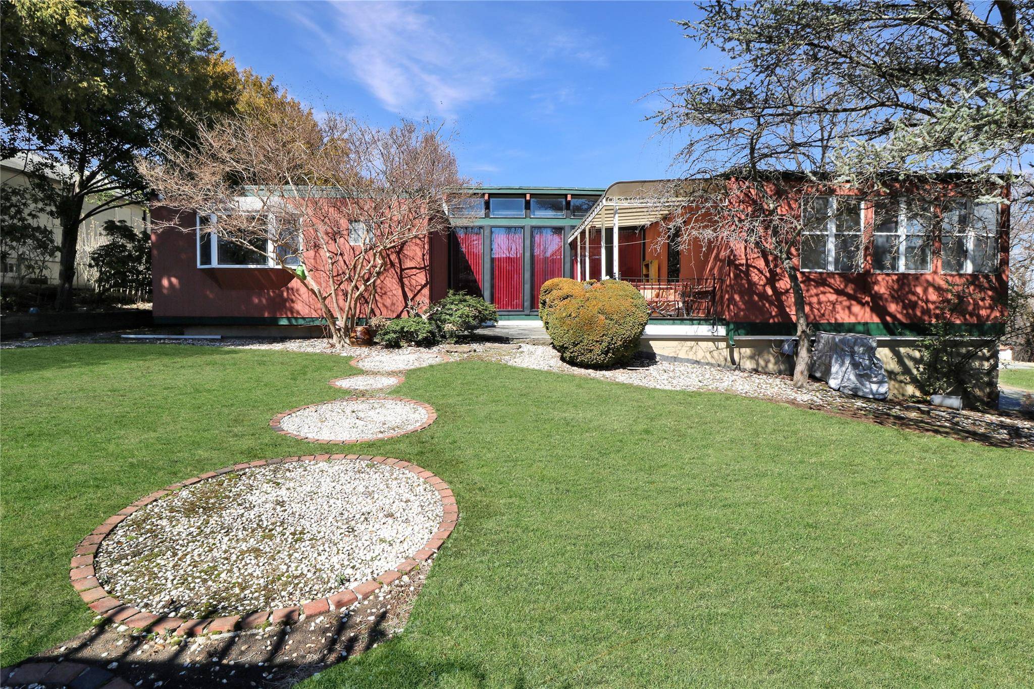 Thomaston, NY 11021,11 Valley View RD