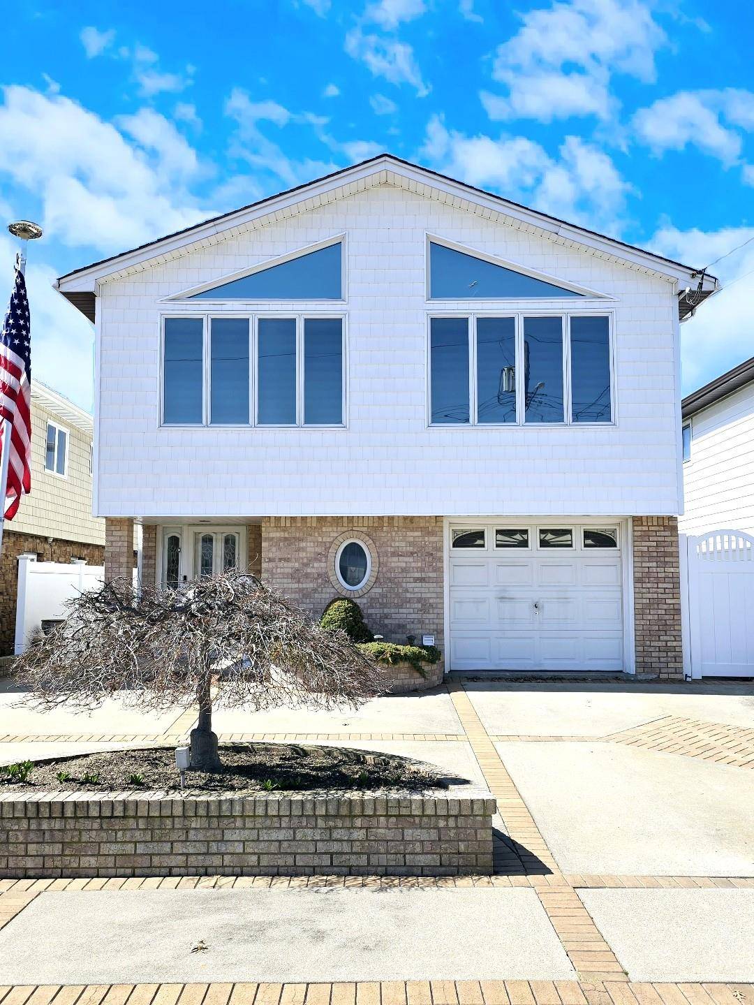 Howard Beach, NY 11414,164-32 88th ST