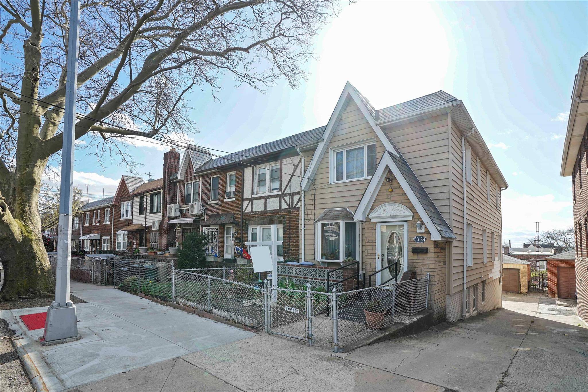 Maspeth, NY 11378,53-24 66 ST